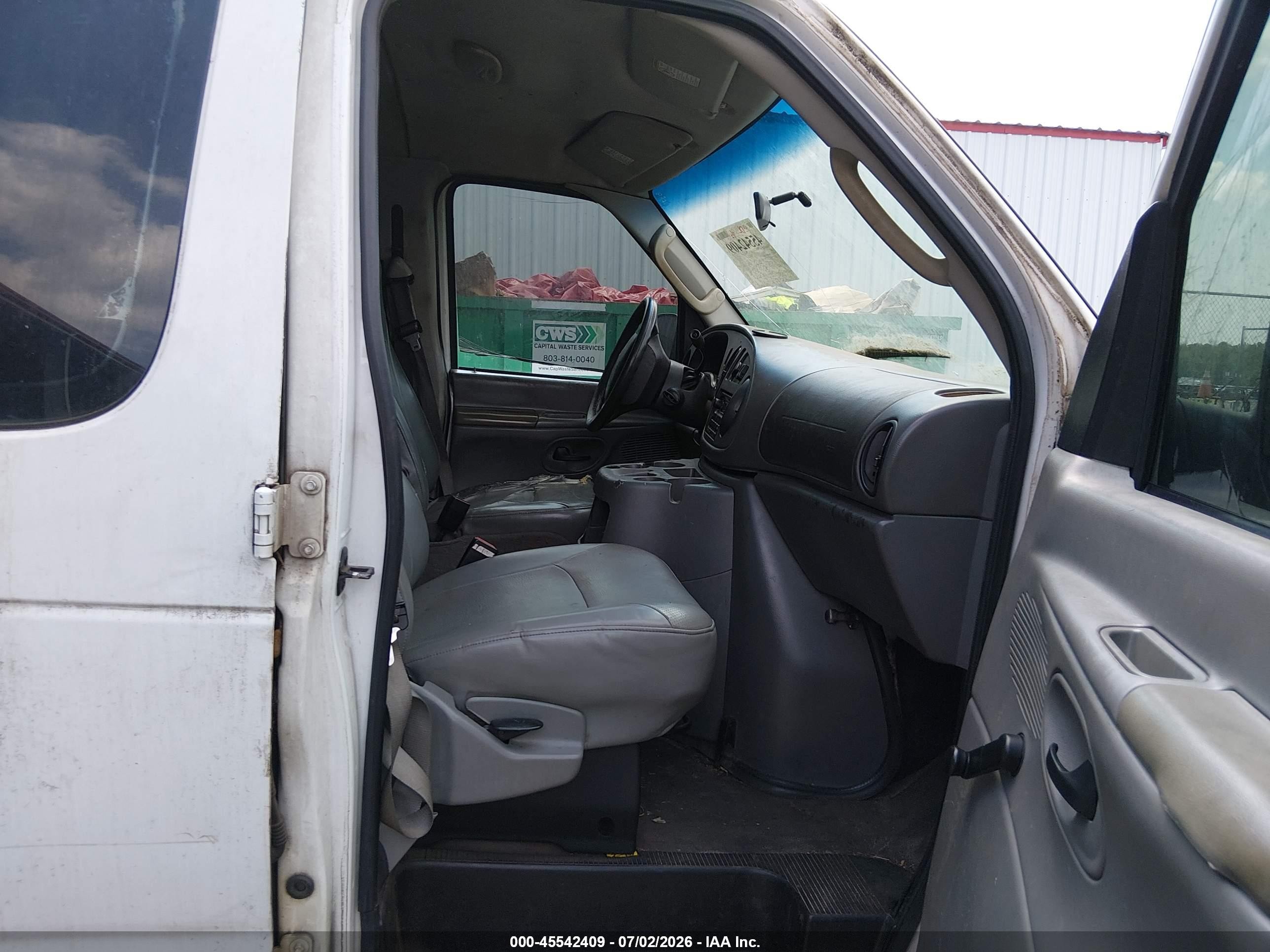 2005 Ford E-250 Commercial/recreational White vin: 1FTNE24W05HA43859