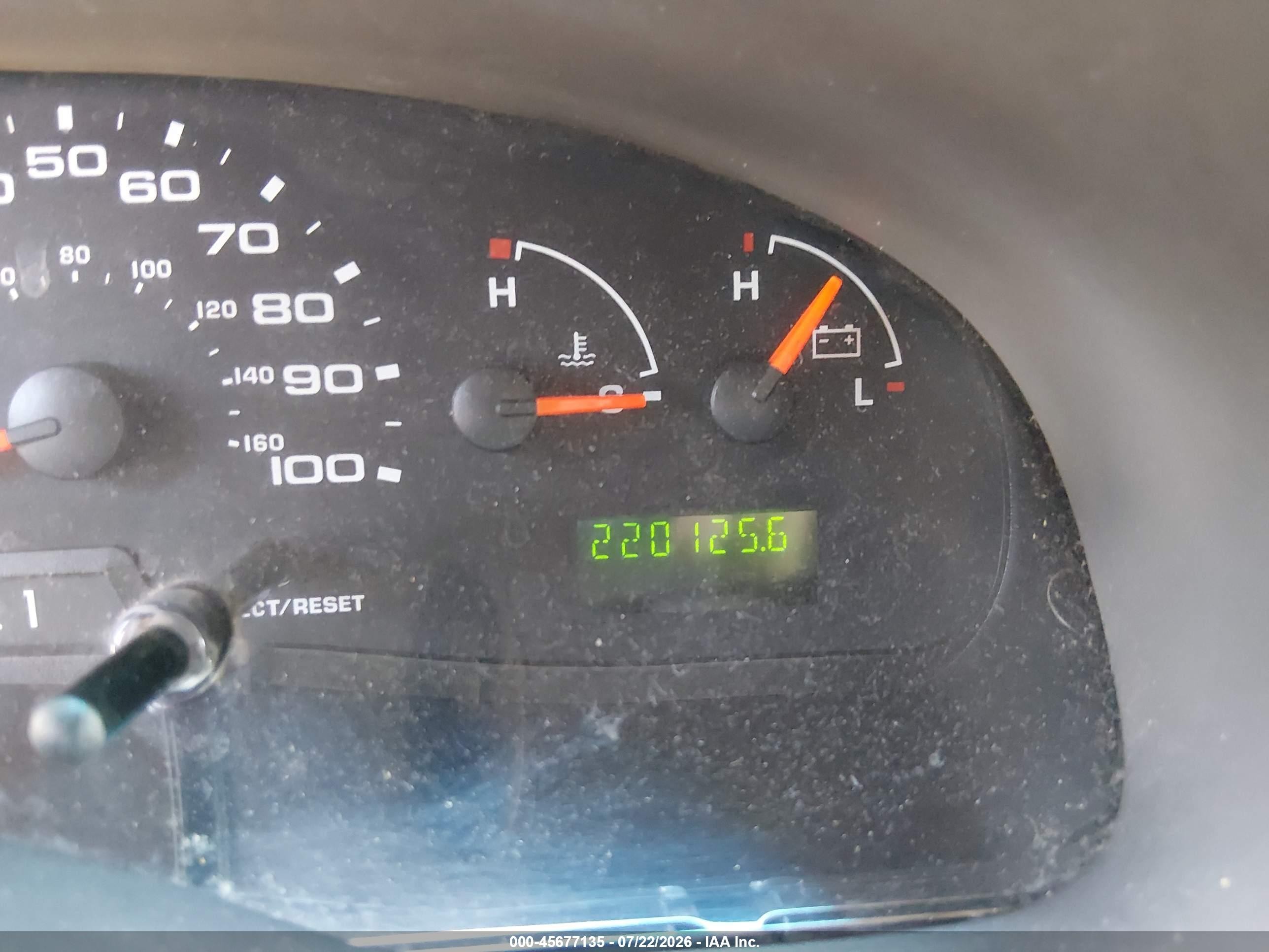 2005 Ford E-250 Commercial/recreational White vin: 1FTNE24W05HA79020