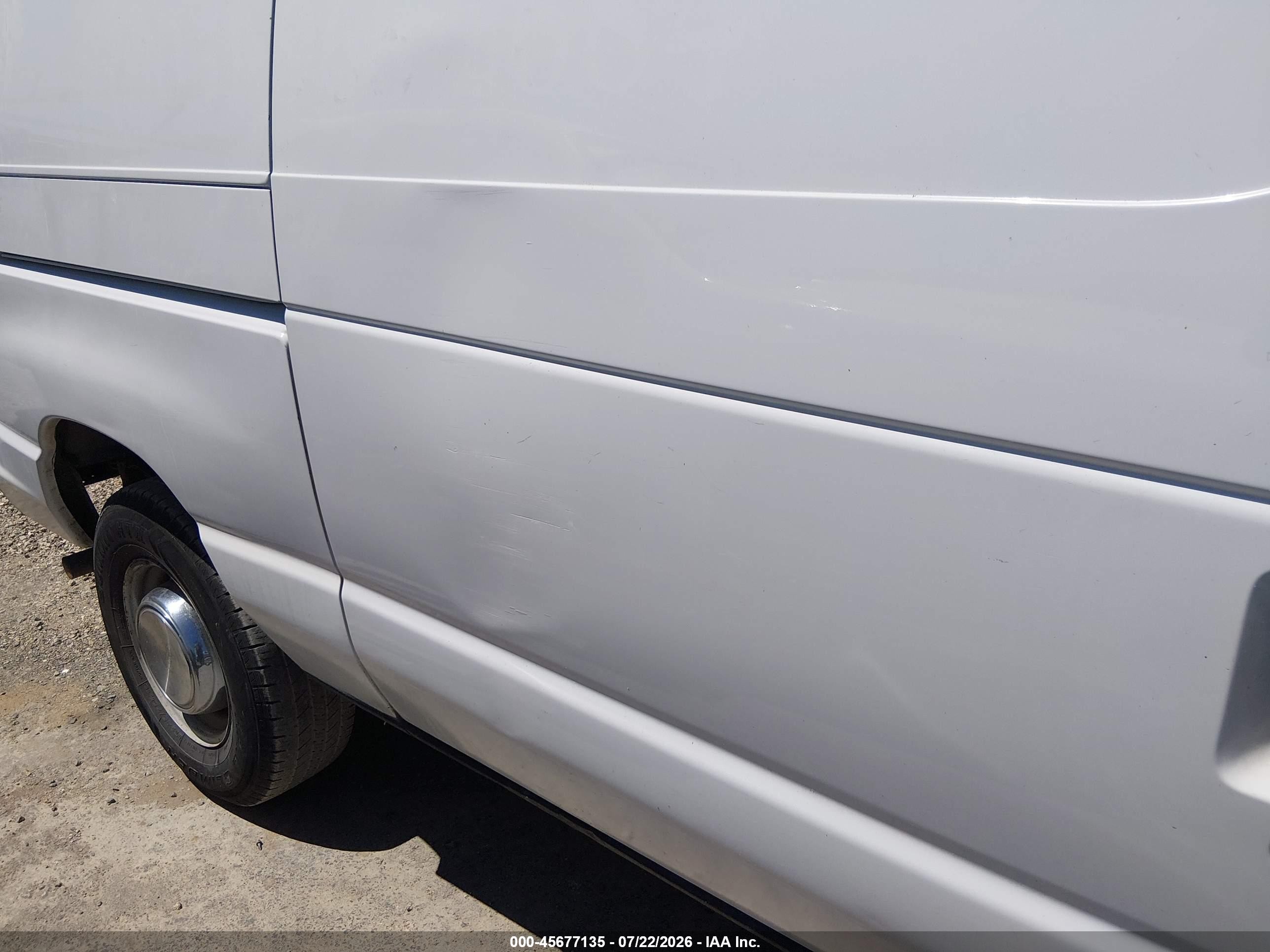 2005 Ford E-250 Commercial/recreational White vin: 1FTNE24W05HA79020