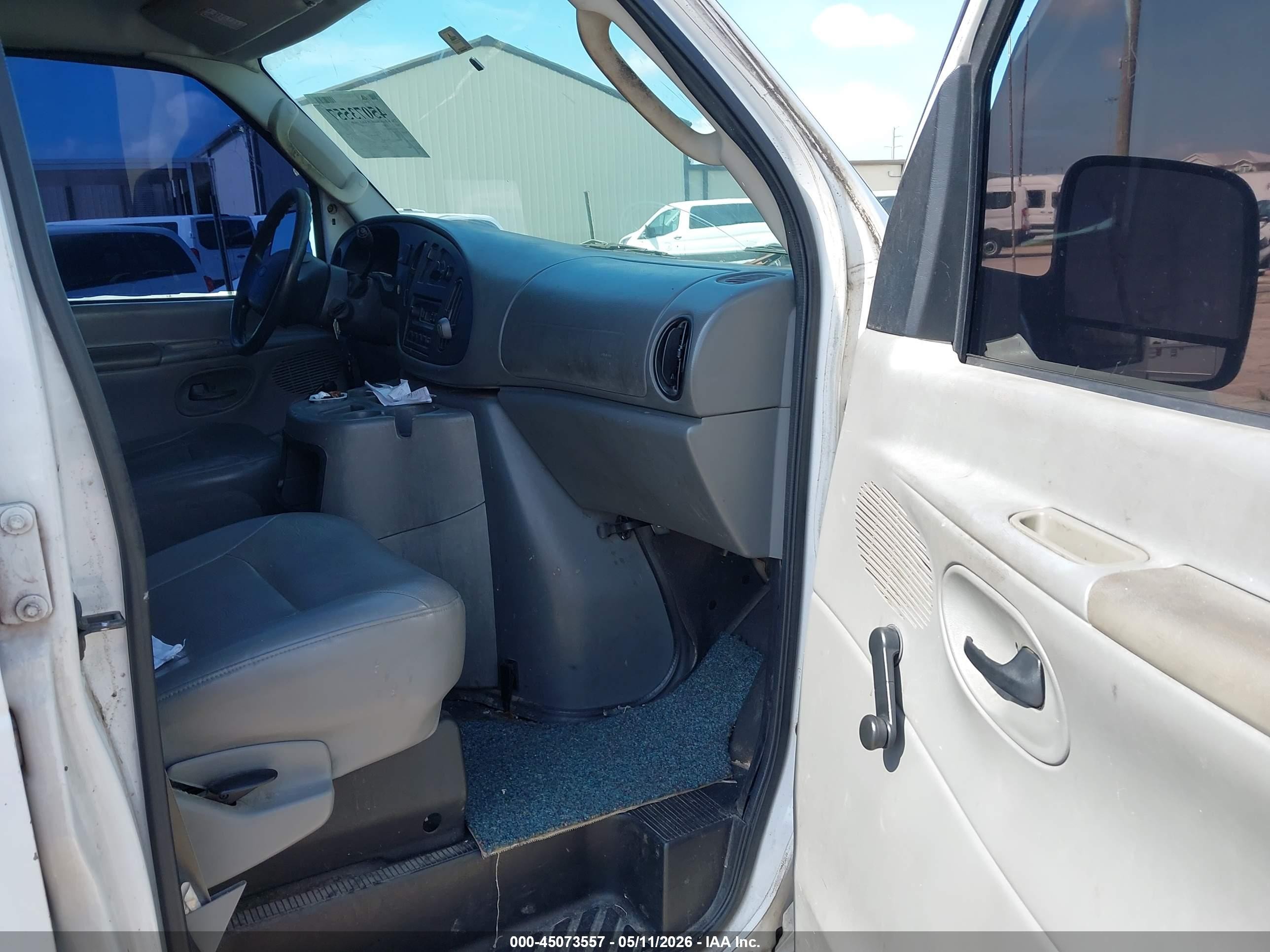 2005 Ford E-250 Commercial/recreational White vin: 1FTNE24W15HA15925