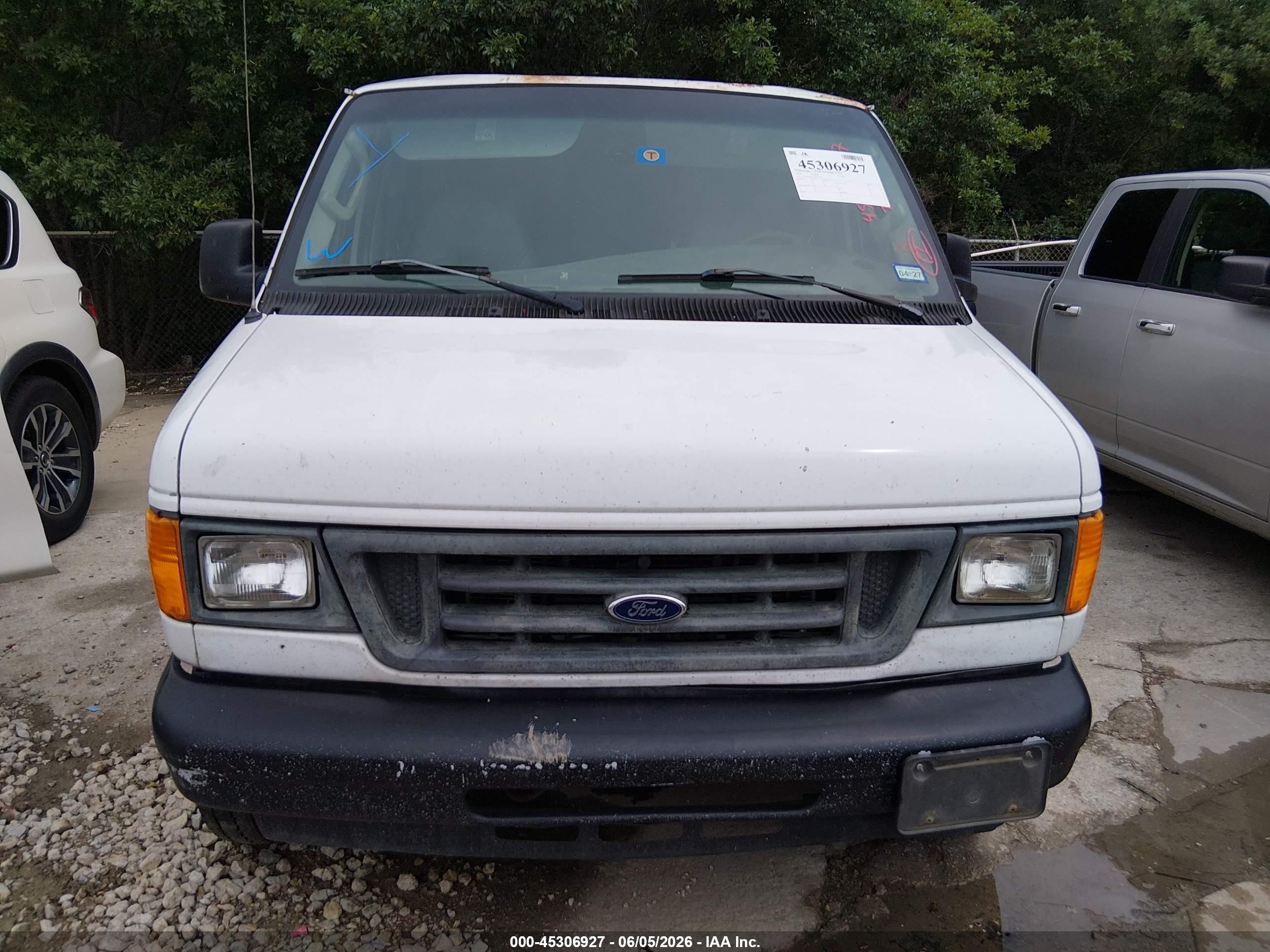 2005 Ford E-250 Commercial/recreational White vin: 1FTNE24W15HB18326