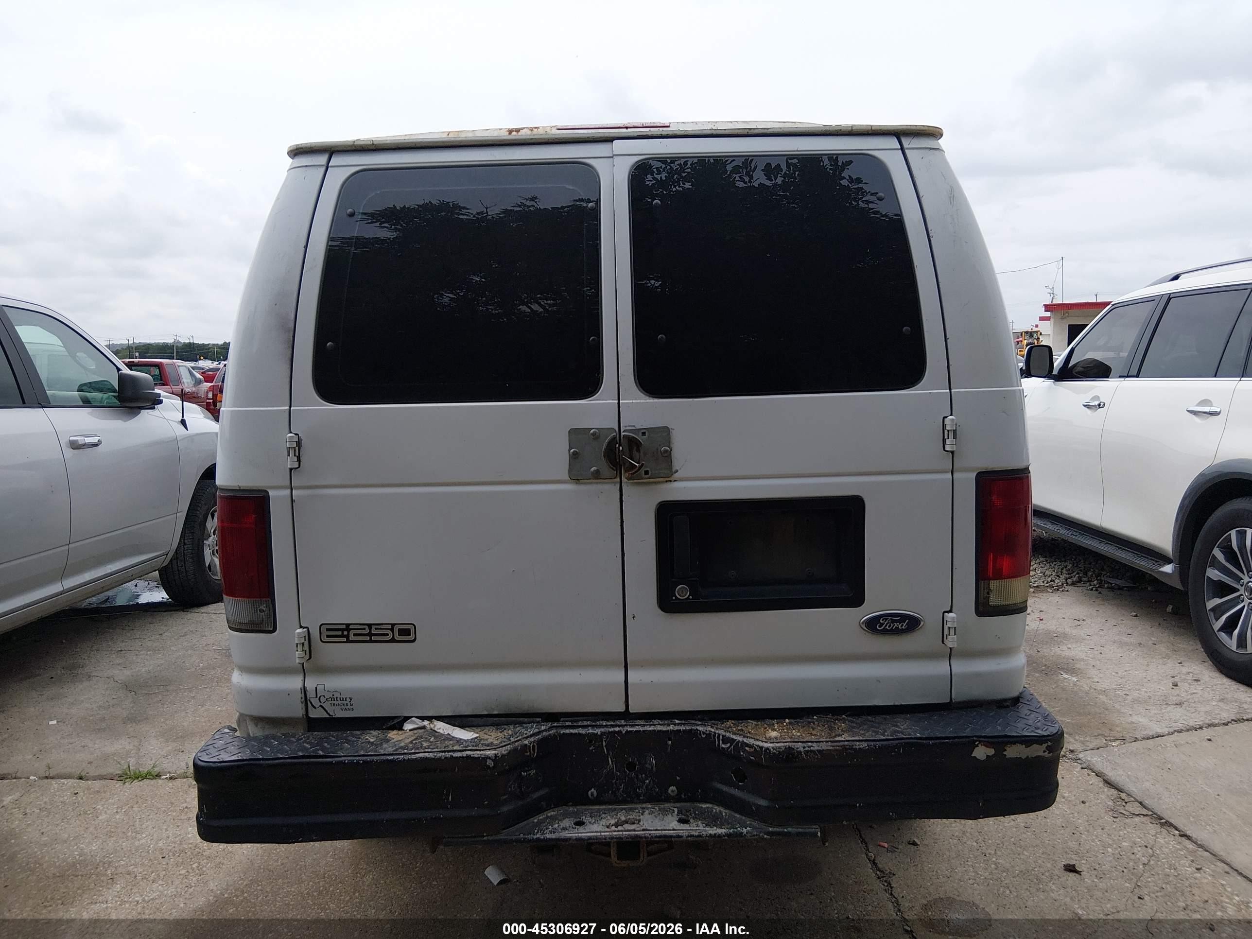 2005 Ford E-250 Commercial/recreational White vin: 1FTNE24W15HB18326