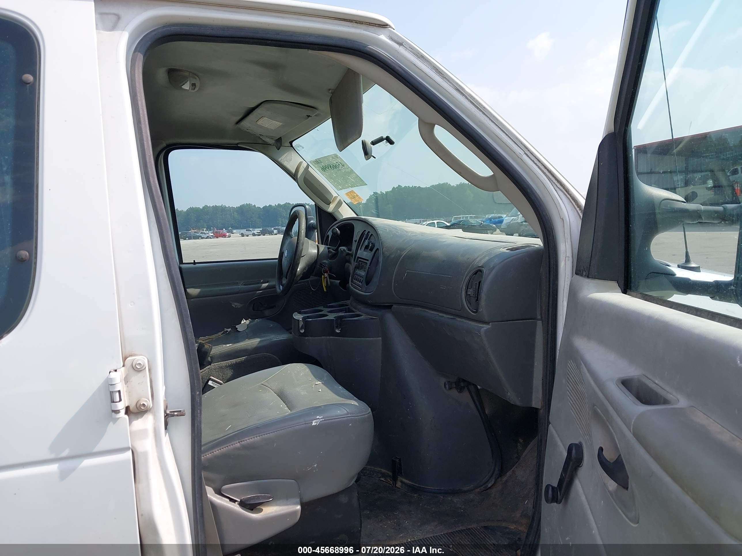 2007 Ford E-250 Commercial/recreational White vin: 1FTNE24W17DA46537