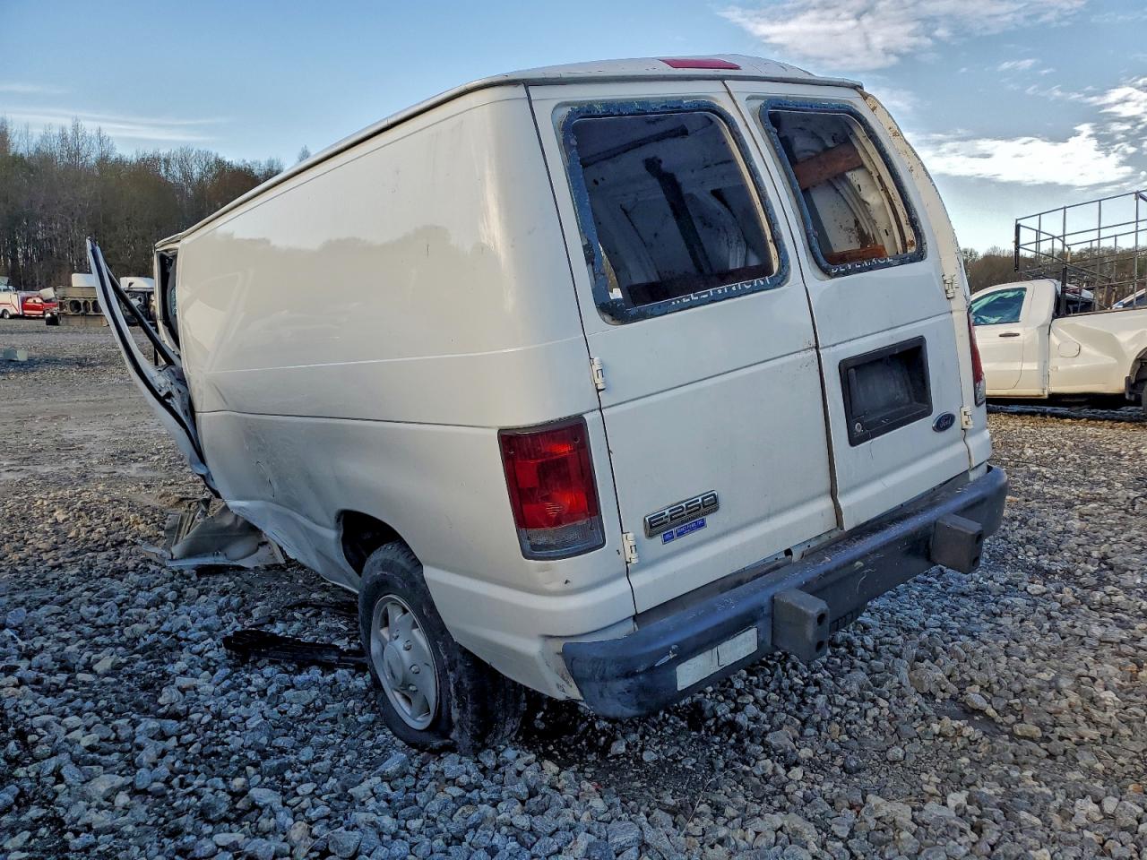 2008 Ford Econoline E250 Van White vin: 1FTNE24W28DA67902