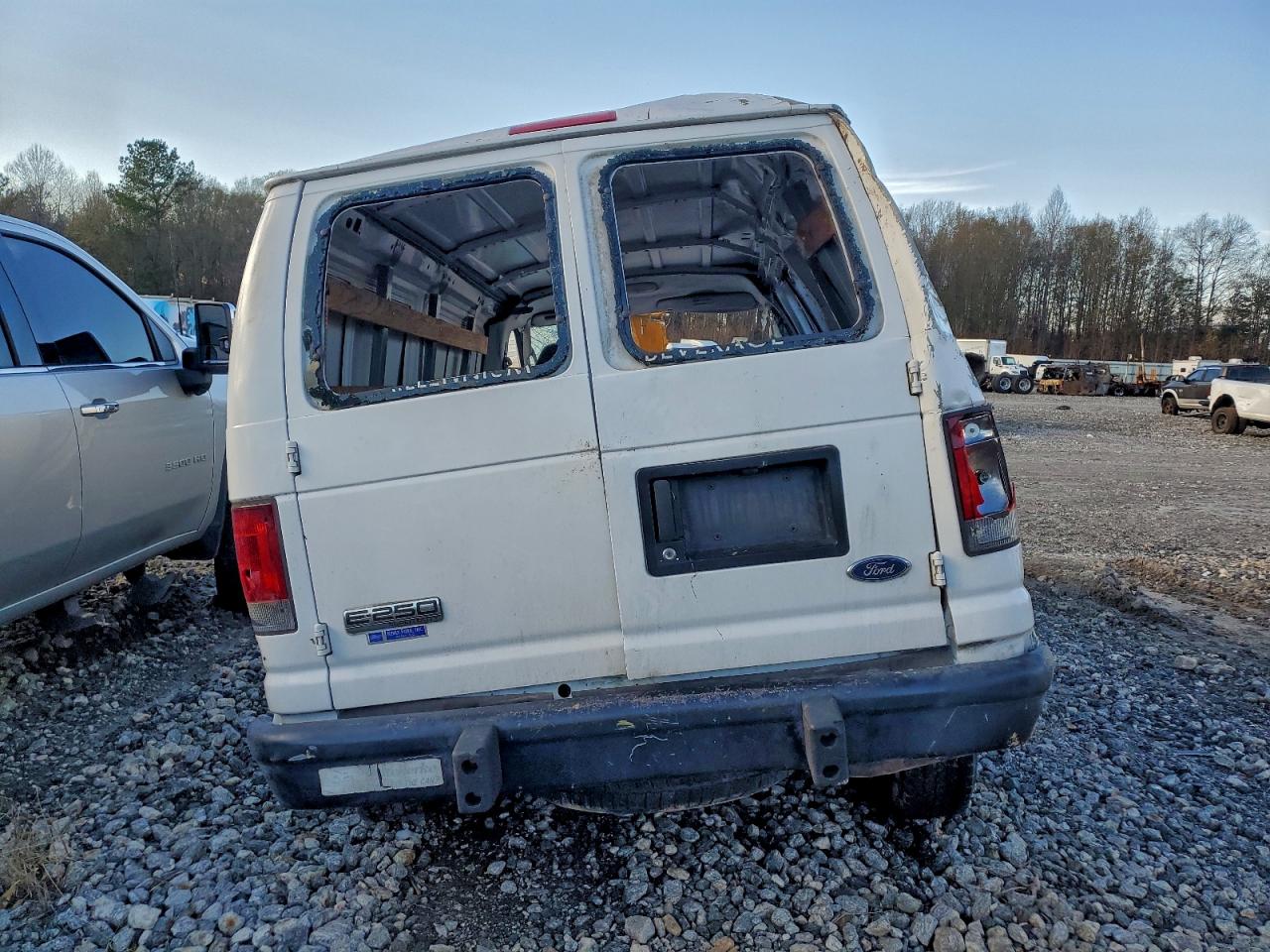 2008 Ford Econoline E250 Van White vin: 1FTNE24W28DA67902