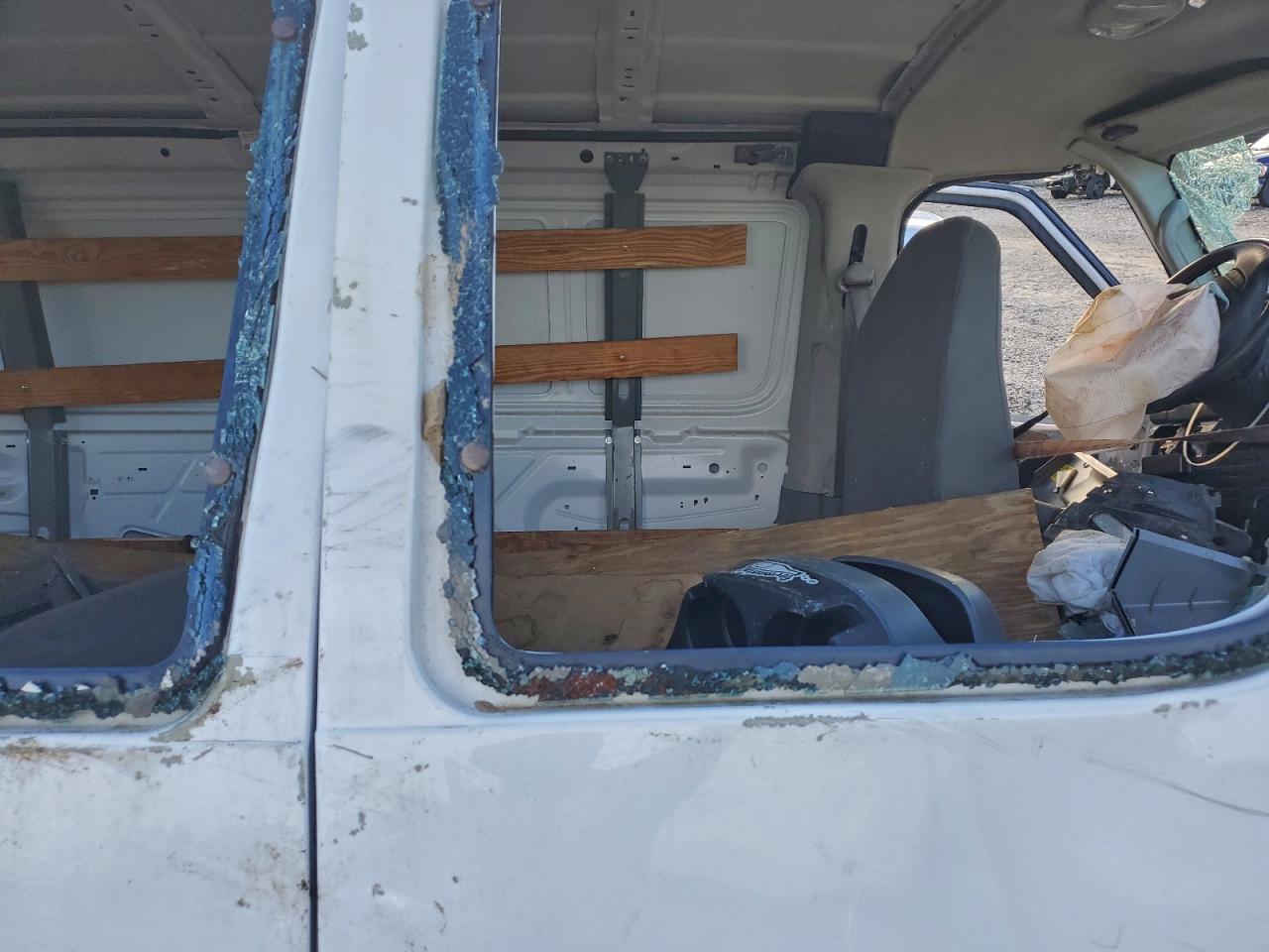 2008 Ford Econoline E250 Van White vin: 1FTNE24W28DA67902