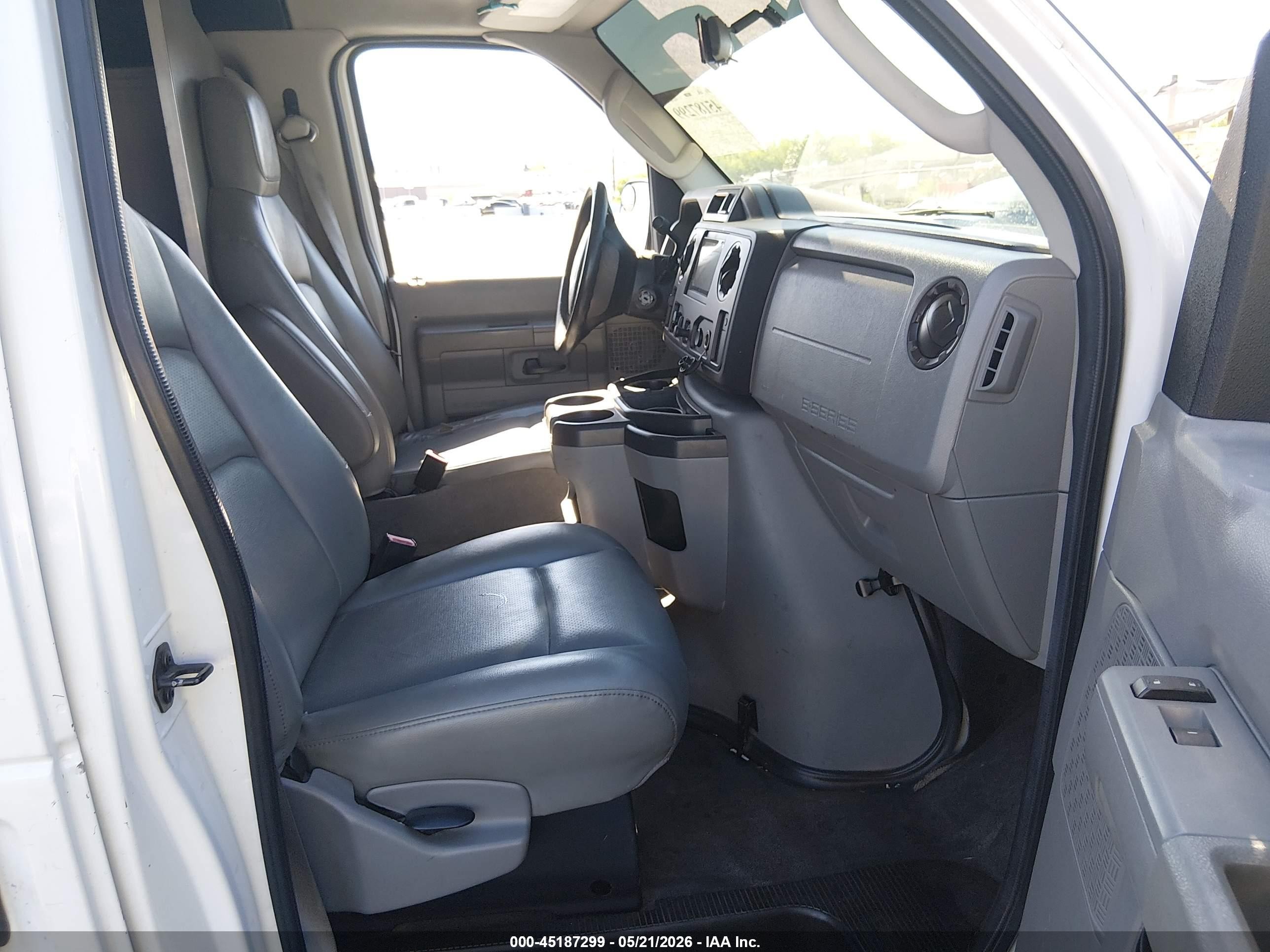 2009 Ford E-250   White vin: 1FTNE24W29DA59784