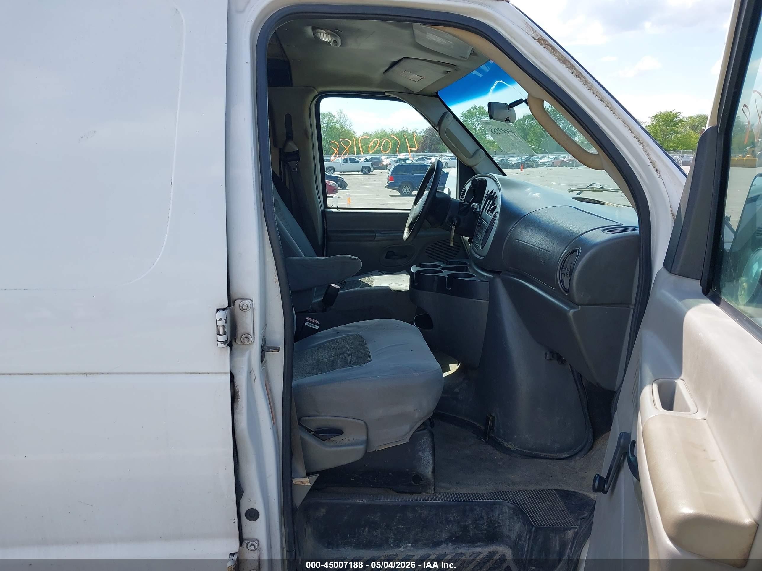 2007 Ford E-250 Commercial/recreational White vin: 1FTNE24W37DA03107