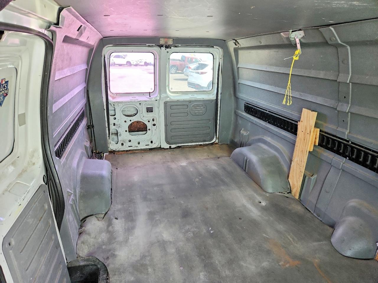 2008 Ford Econoline E250 Van White vin: 1FTNE24W38DB41036