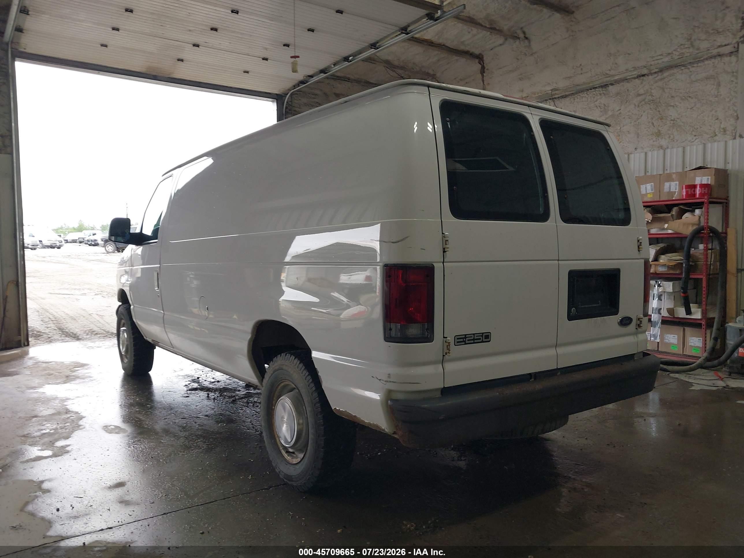 2004 Ford E-250 Commercial/recreational White vin: 1FTNE24W44HB53571