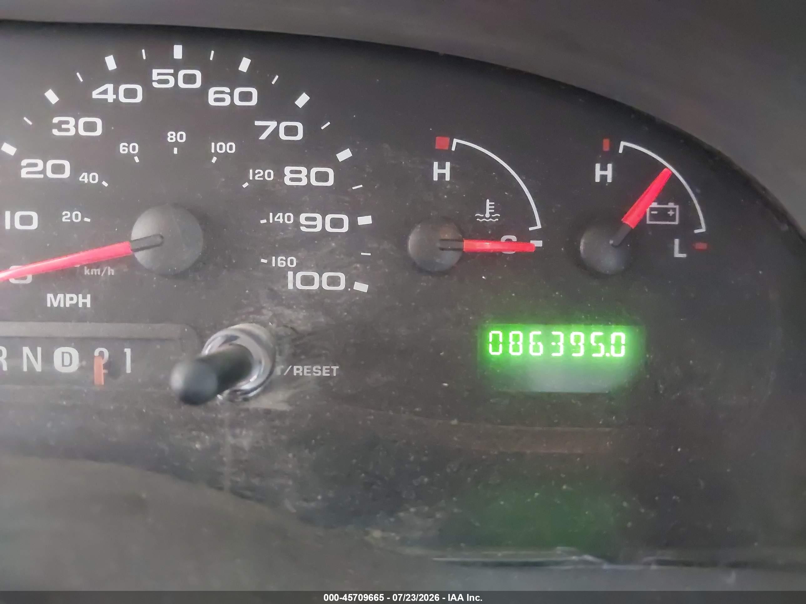 2004 Ford E-250 Commercial/recreational White vin: 1FTNE24W44HB53571