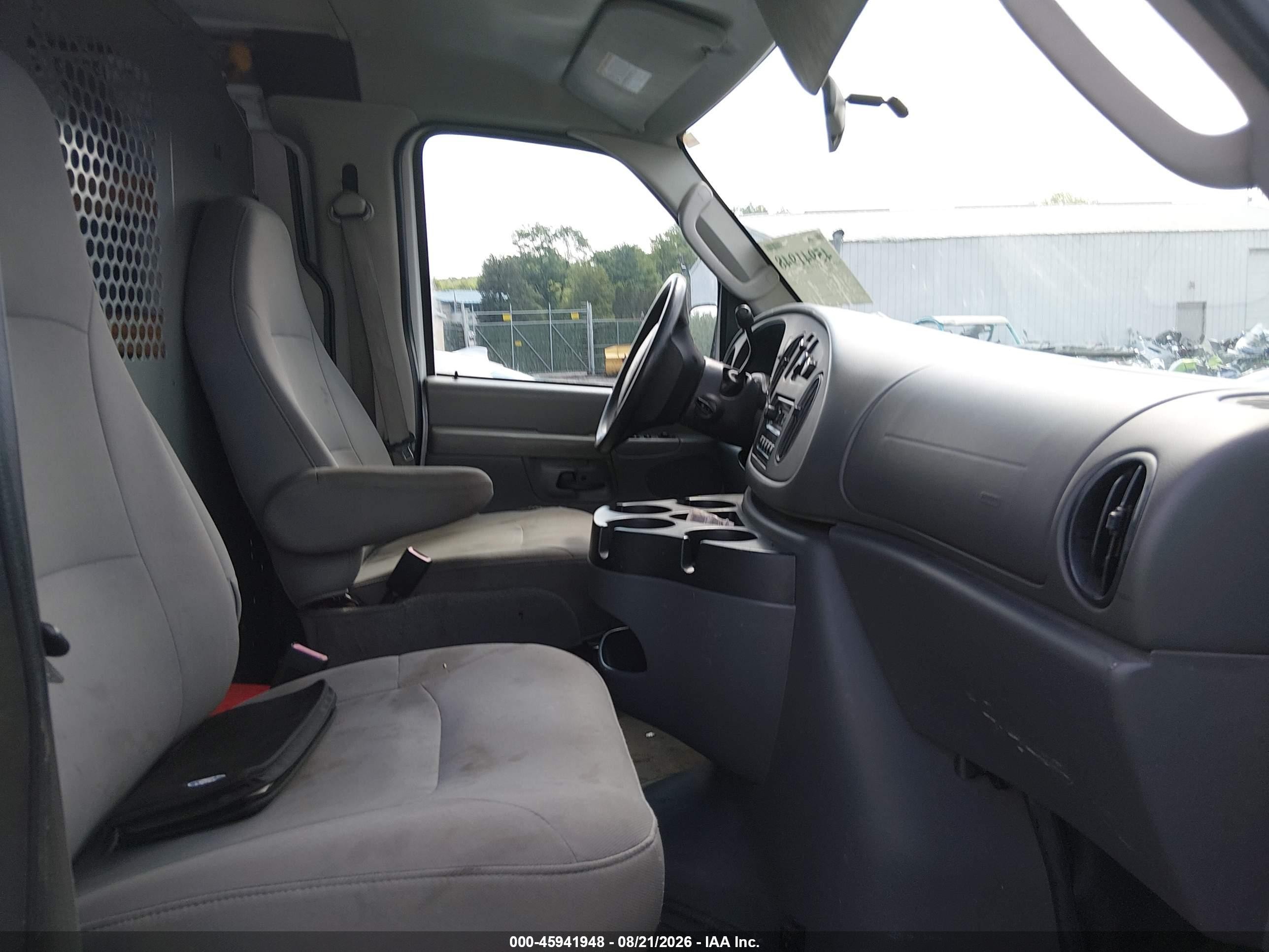 2008 Ford E-250 Commercial/recreational White vin: 1FTNE24W48DB03430