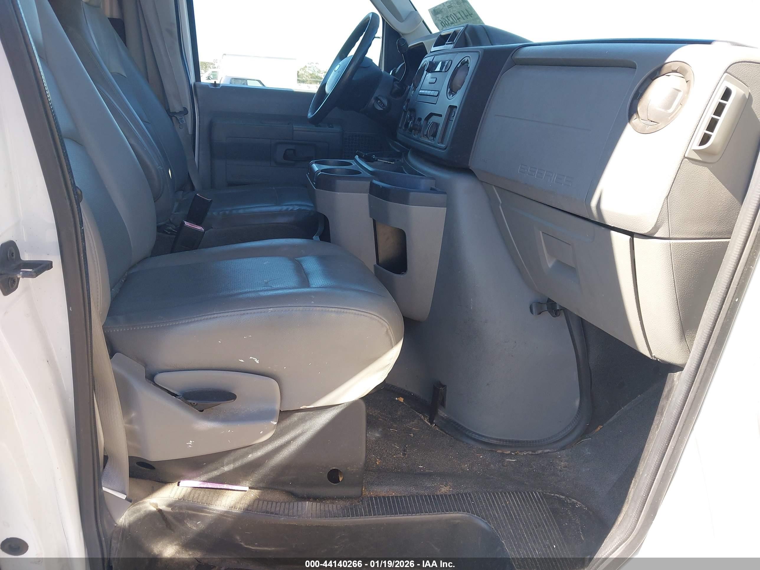2009 Ford E-250 Commercial/recreational White vin: 1FTNE24W49DA14734