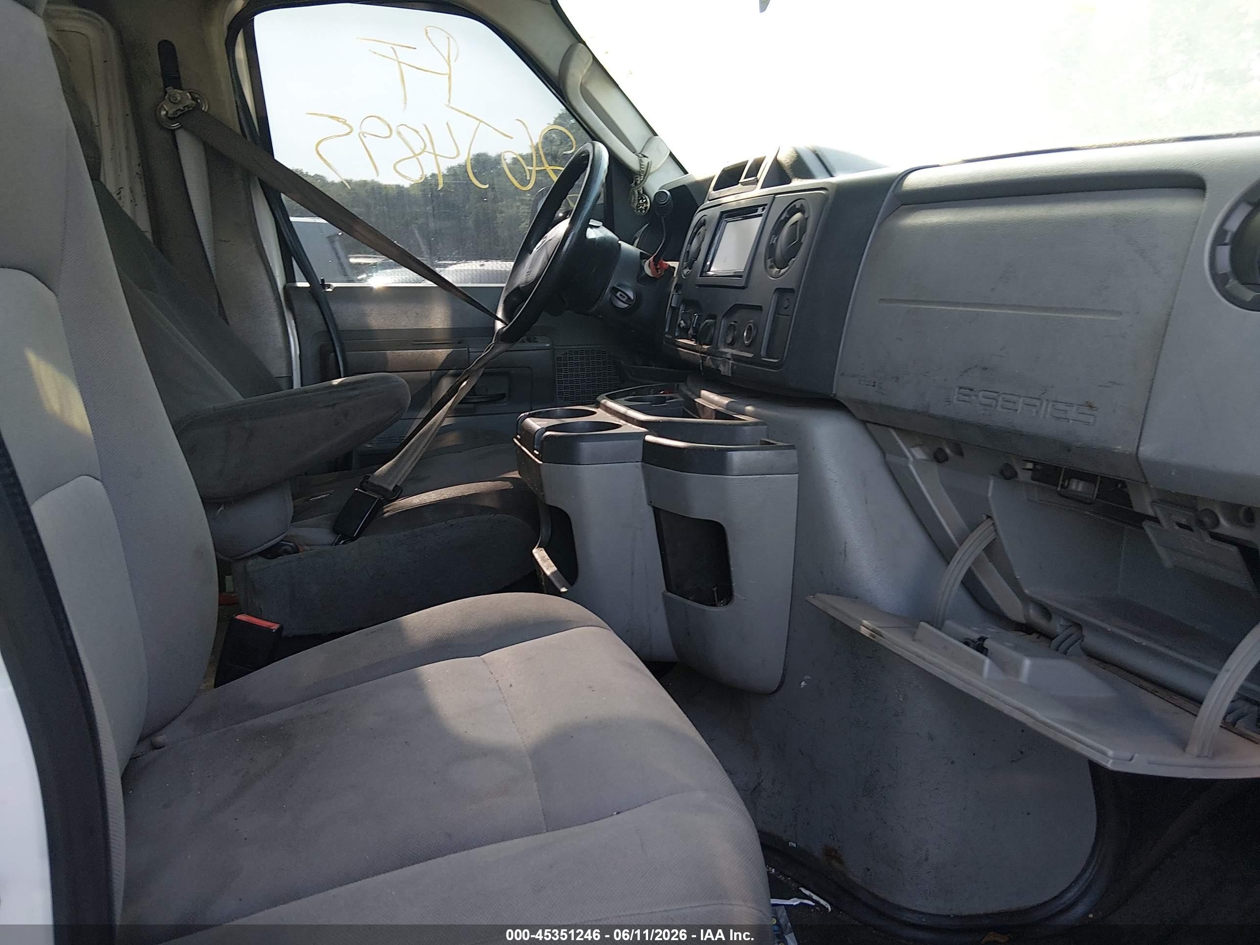 2009 Ford E-250 Commercial/recreational White vin: 1FTNE24W49DA29248