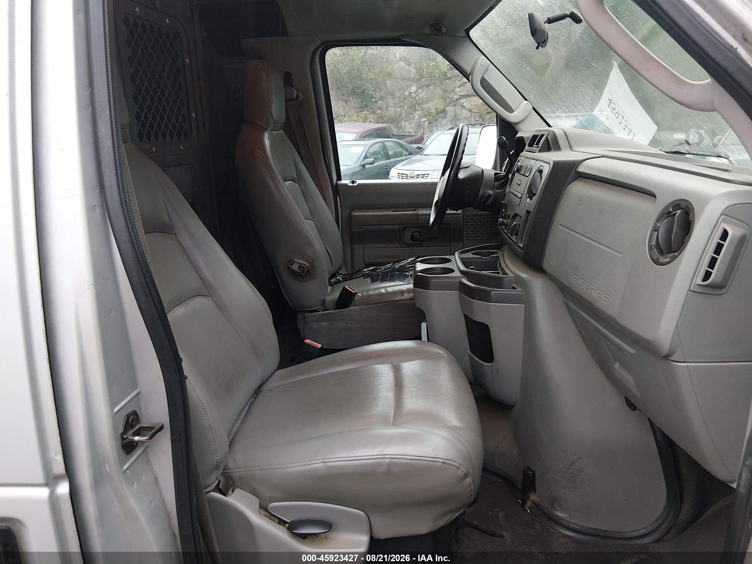 2009 Ford Econoline E250 Van Серебряный vin: 1FTNE24W59DA25290