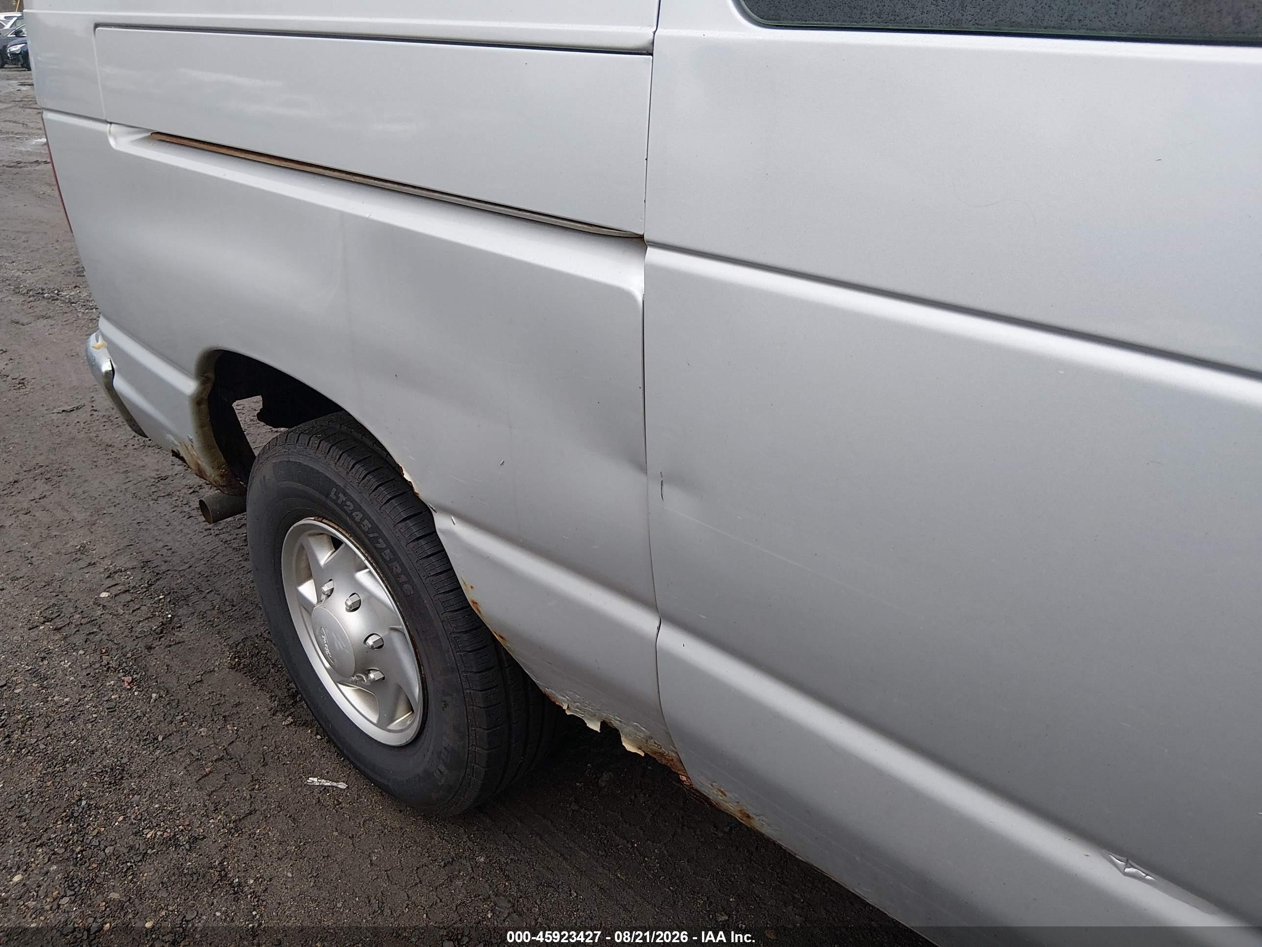 2009 Ford Econoline E250 Van Серебряный vin: 1FTNE24W59DA25290