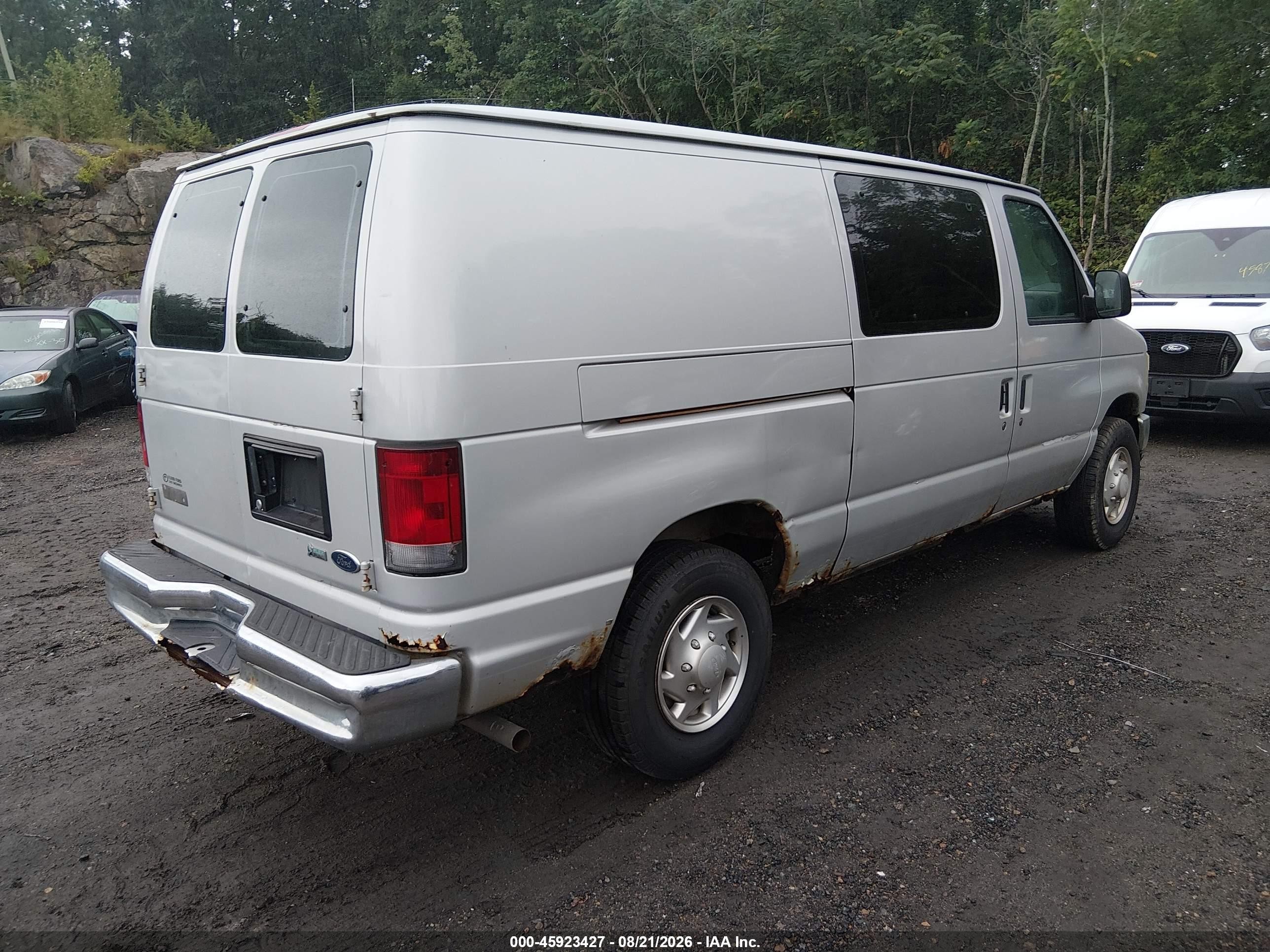 2009 Ford Econoline E250 Van Серебряный vin: 1FTNE24W59DA25290