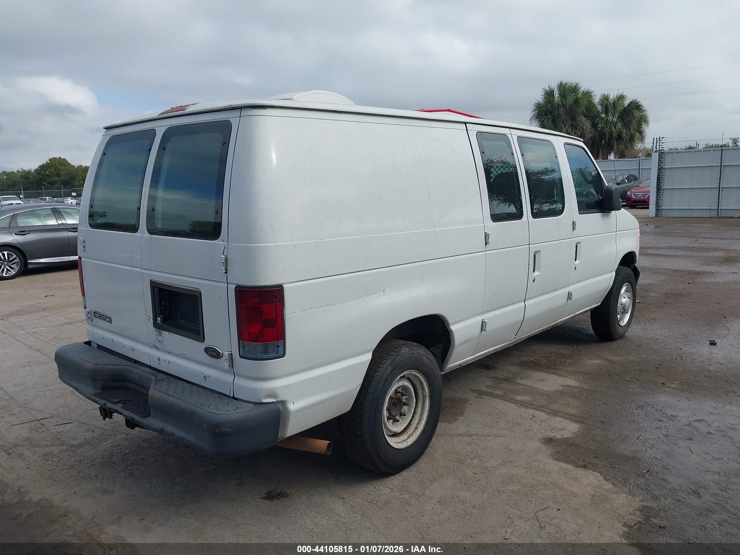 2007 Ford E-250 Commercial/recreational White vin: 1FTNE24W67DA52060
