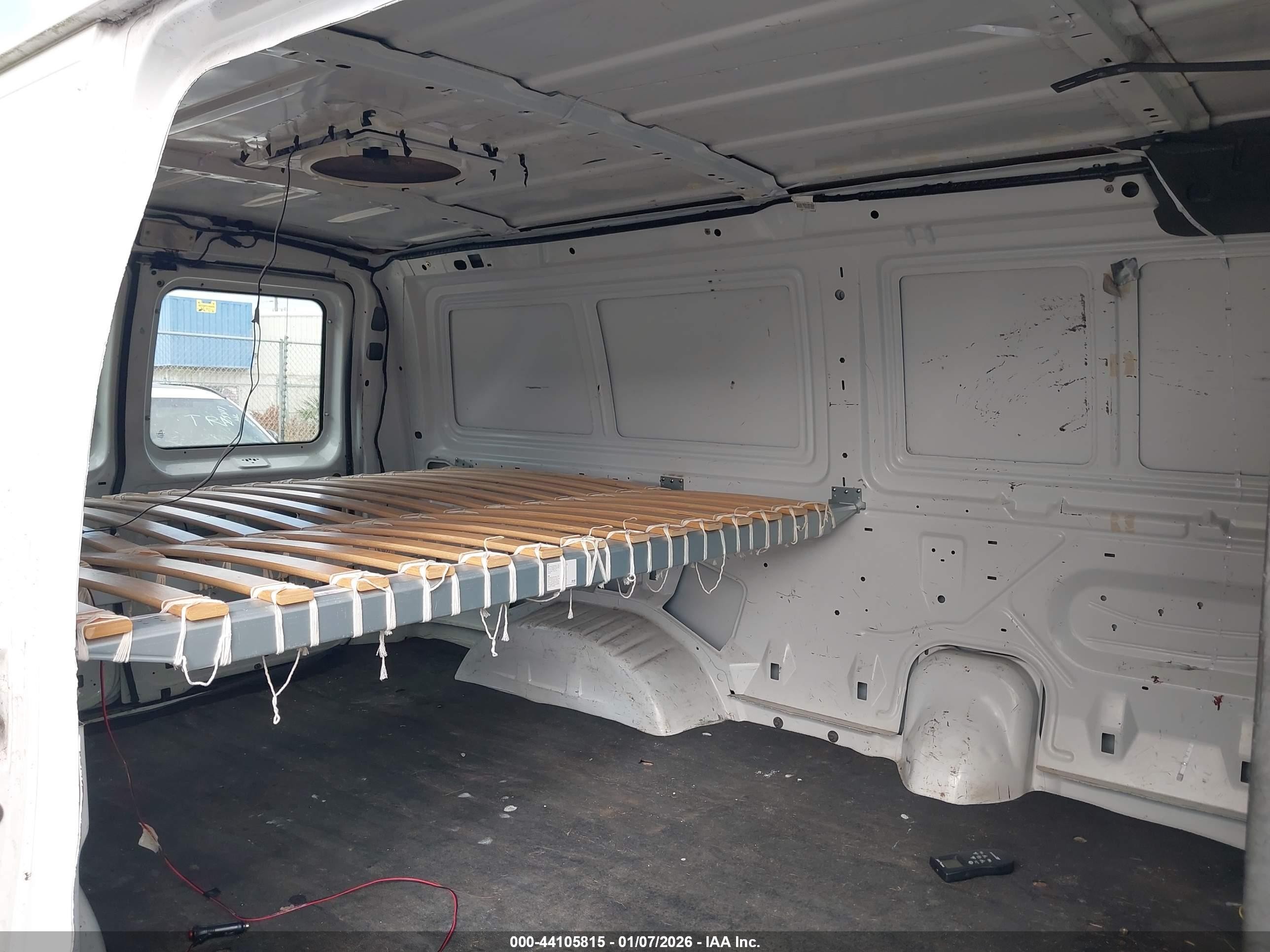 2007 Ford E-250 Commercial/recreational White vin: 1FTNE24W67DA52060