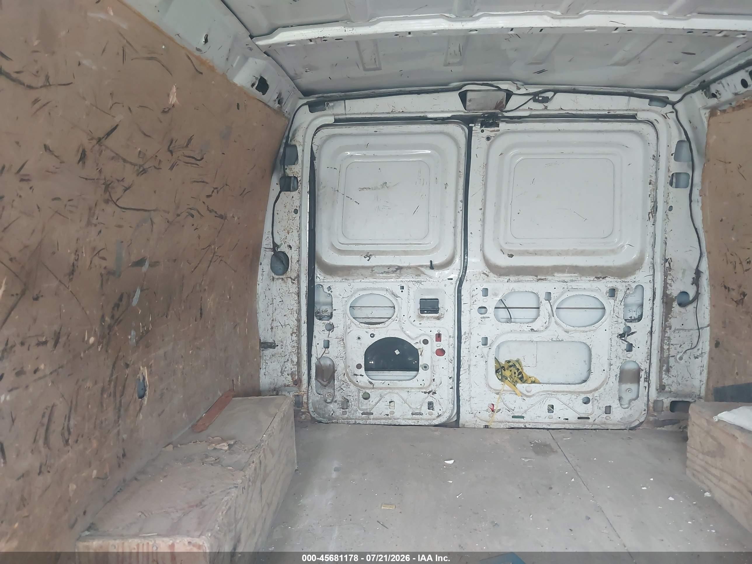 2005 Ford E-250 Commercial/recreational White vin: 1FTNE24W75HA19820