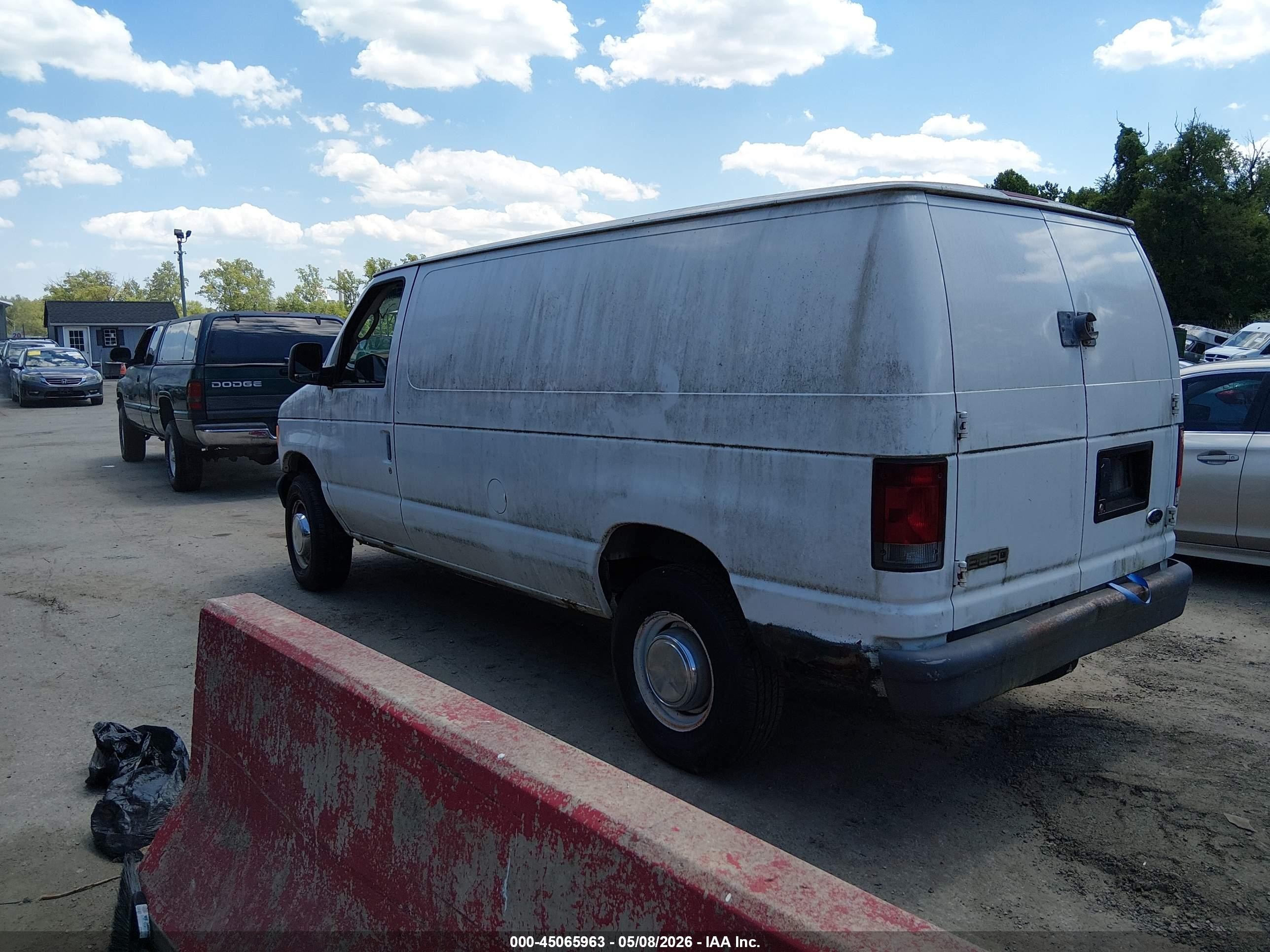 2005 Ford E-250 Commercial/recreational White vin: 1FTNE24W75HA80245