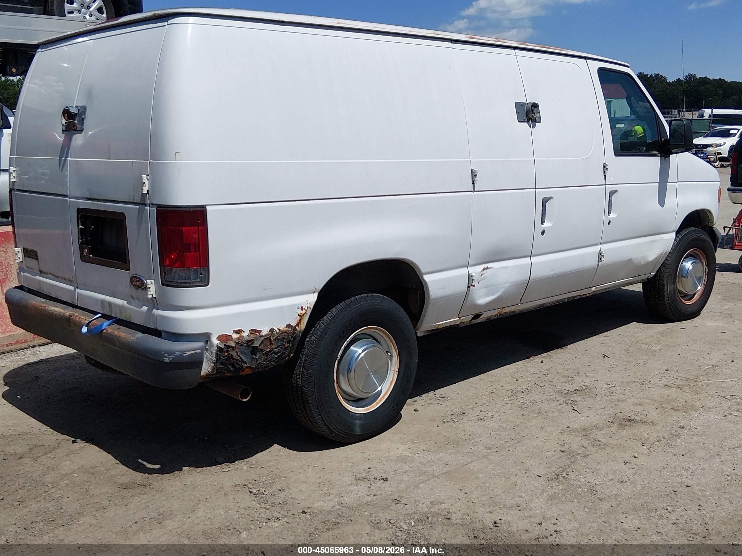 2005 Ford E-250 Commercial/recreational White vin: 1FTNE24W75HA80245