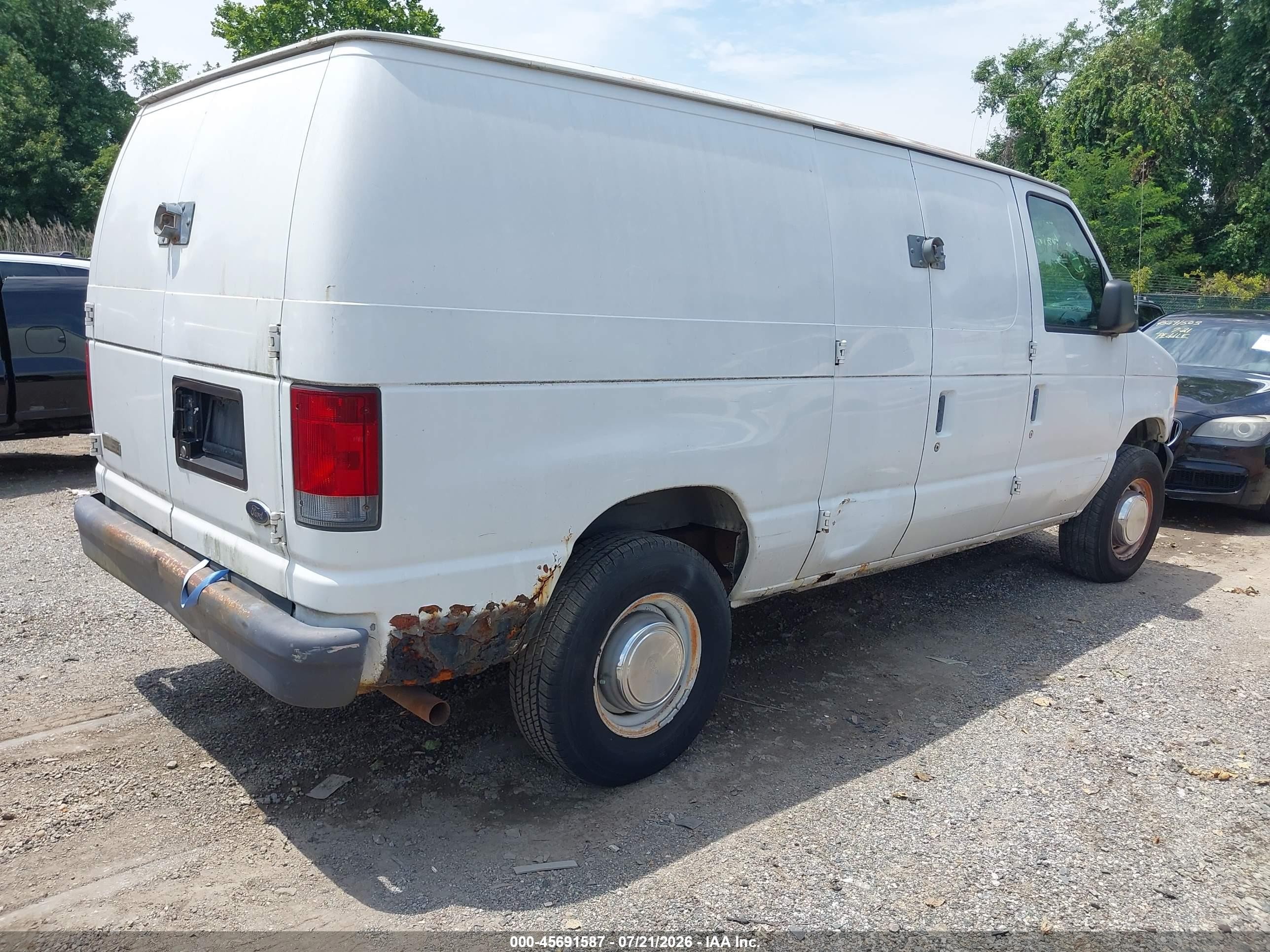 2005 Ford E-250 Commercial/recreational White vin: 1FTNE24W75HA80245