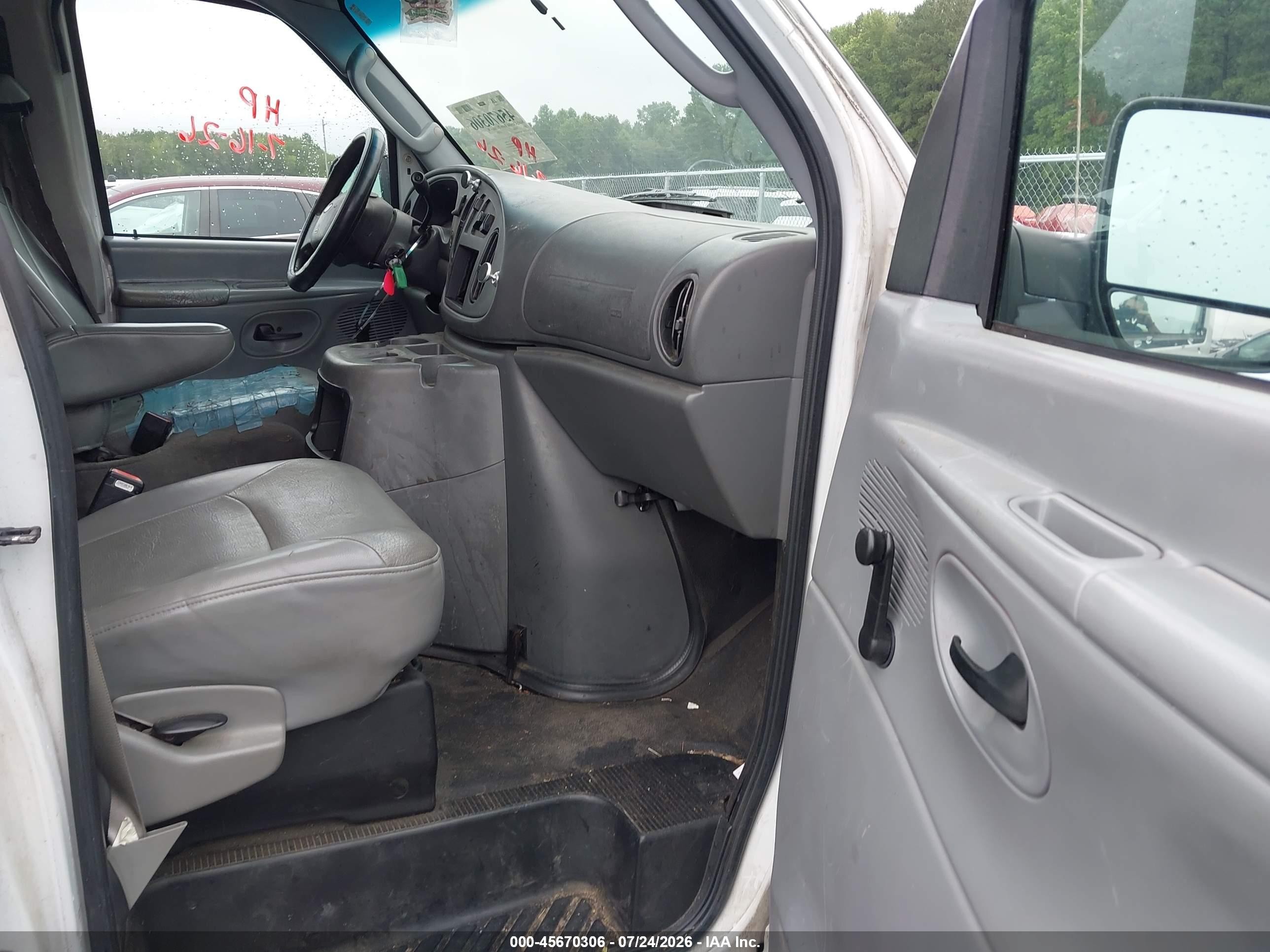2005 Ford E-250 Commercial/recreational White vin: 1FTNE24W75HA86630