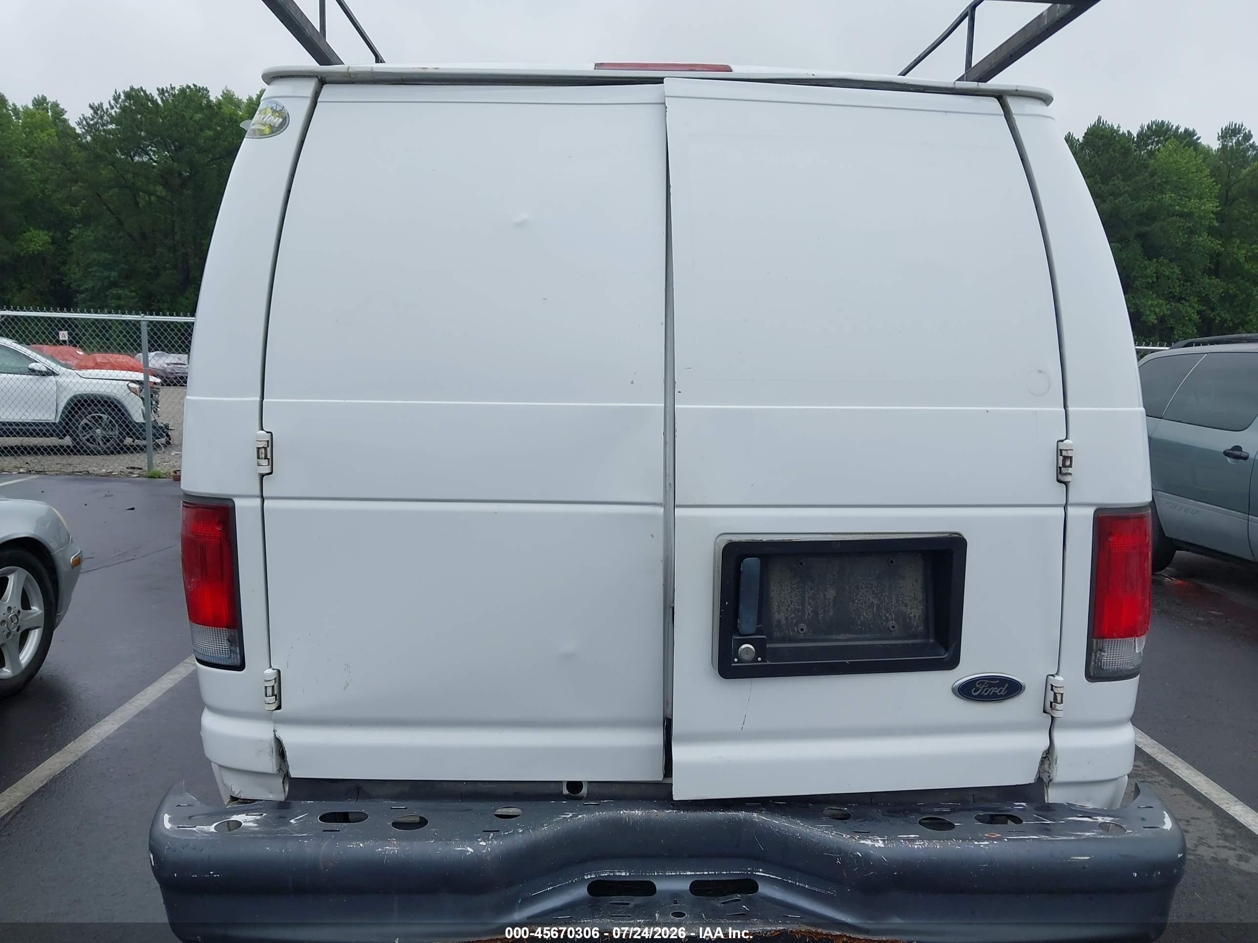 2005 Ford E-250 Commercial/recreational White vin: 1FTNE24W75HA86630