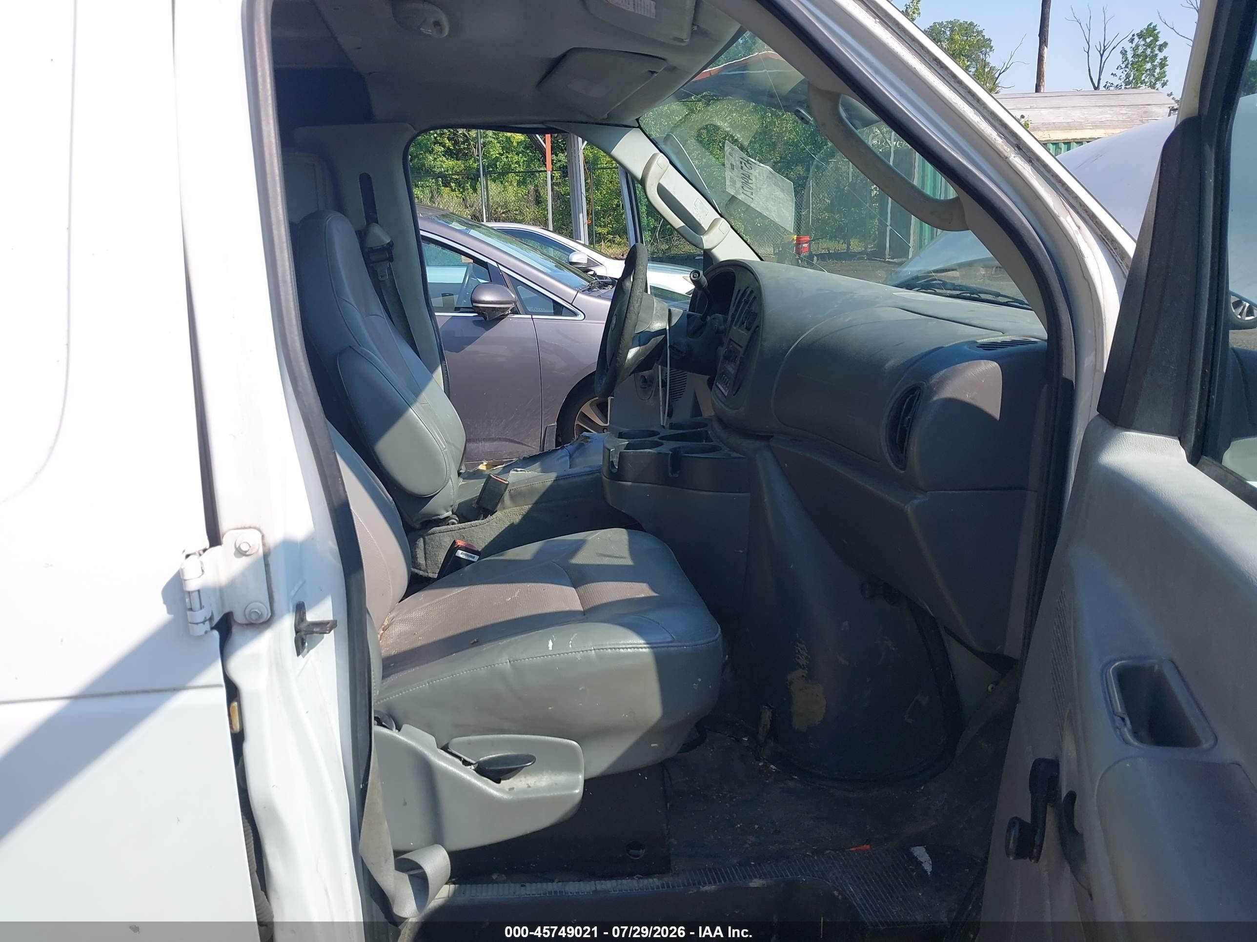 2006 Ford E-250 Commercial/recreational White vin: 1FTNE24W76DB33356