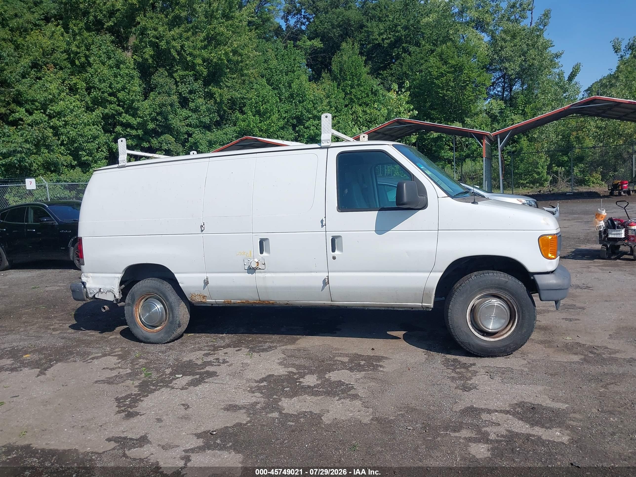 2006 Ford E-250 Commercial/recreational White vin: 1FTNE24W76DB33356