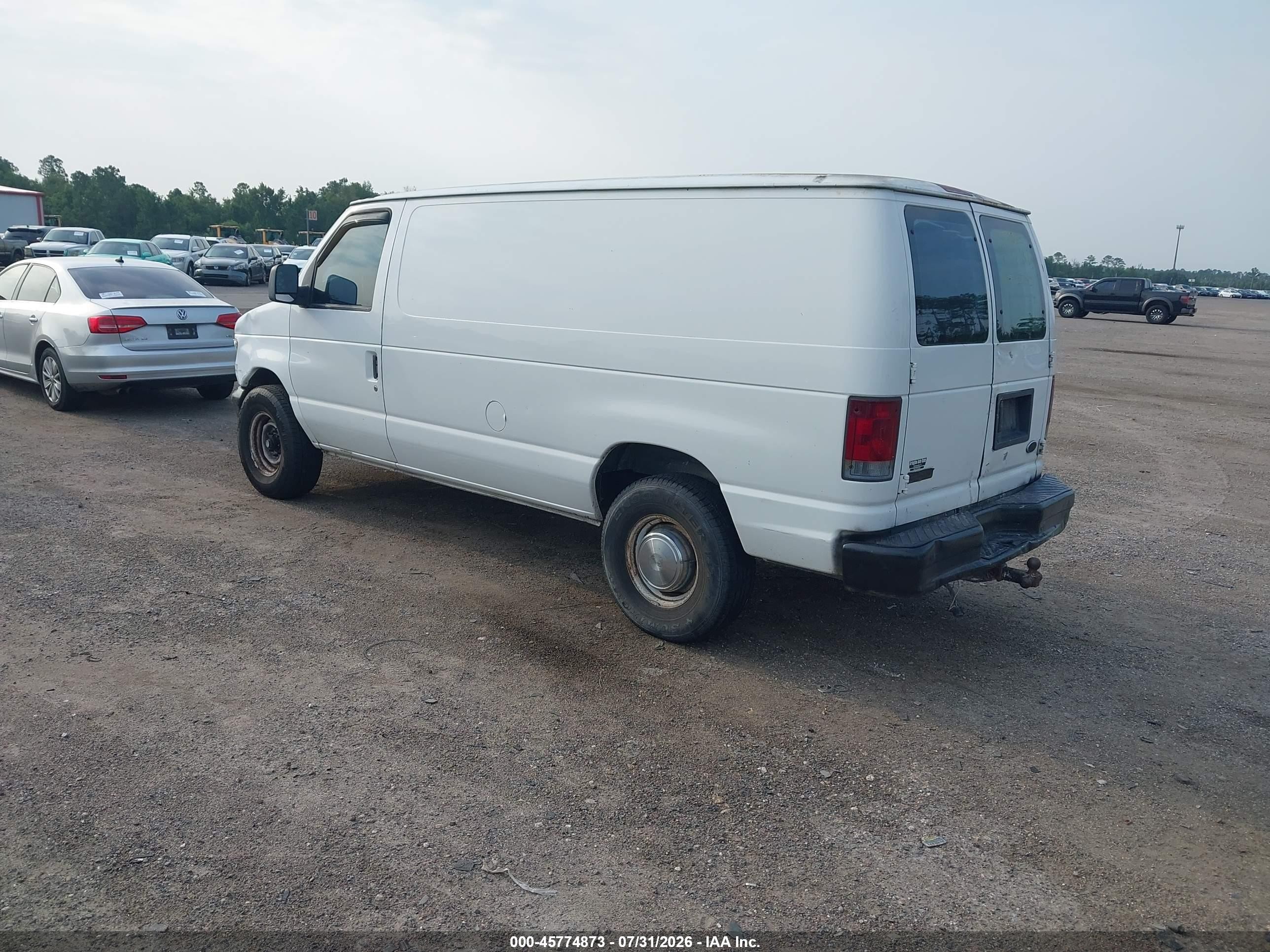 2004 Ford E-250 Commercial/recreational White vin: 1FTNE24W84HA08811