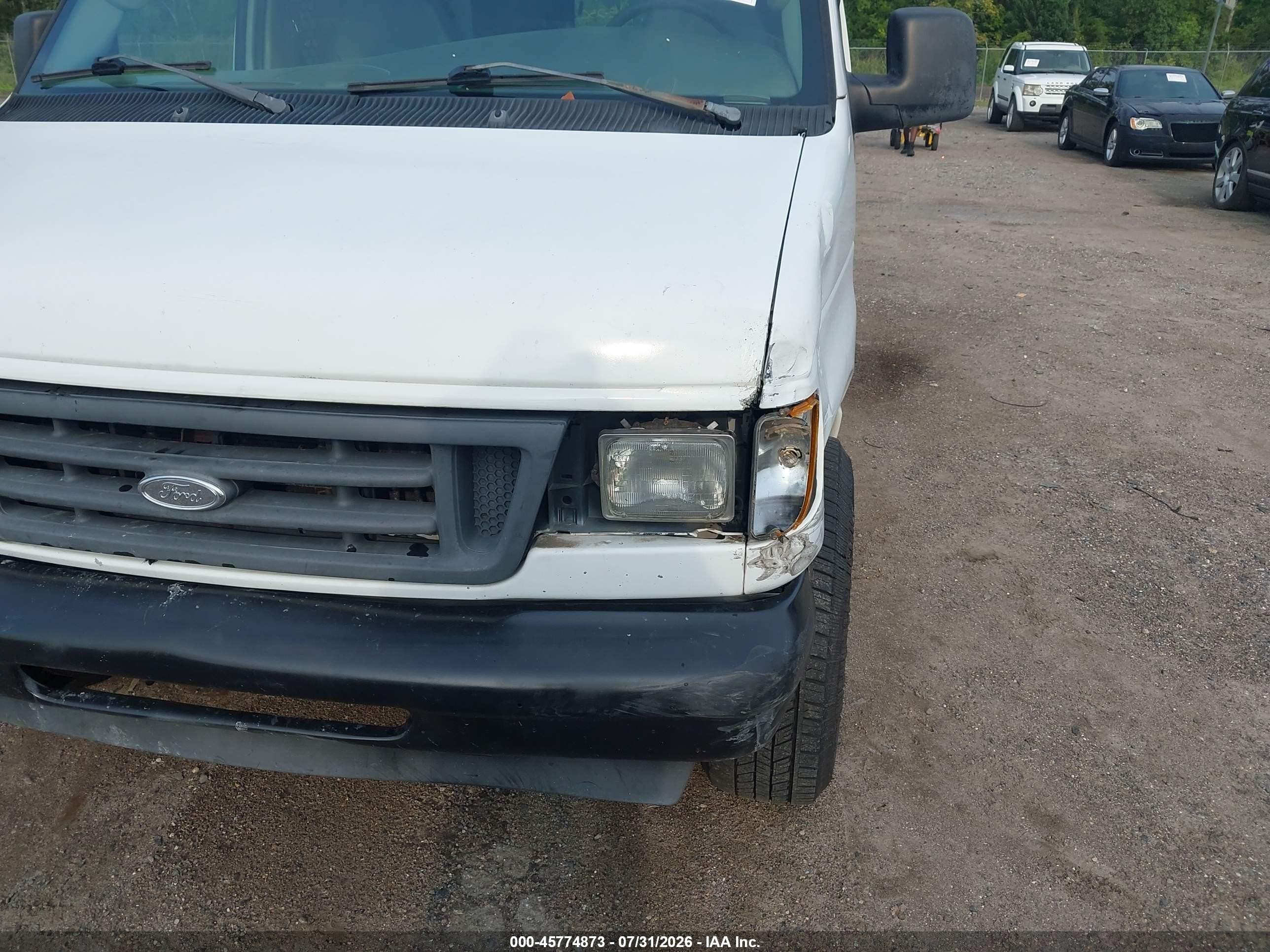 2004 Ford E-250 Commercial/recreational White vin: 1FTNE24W84HA08811