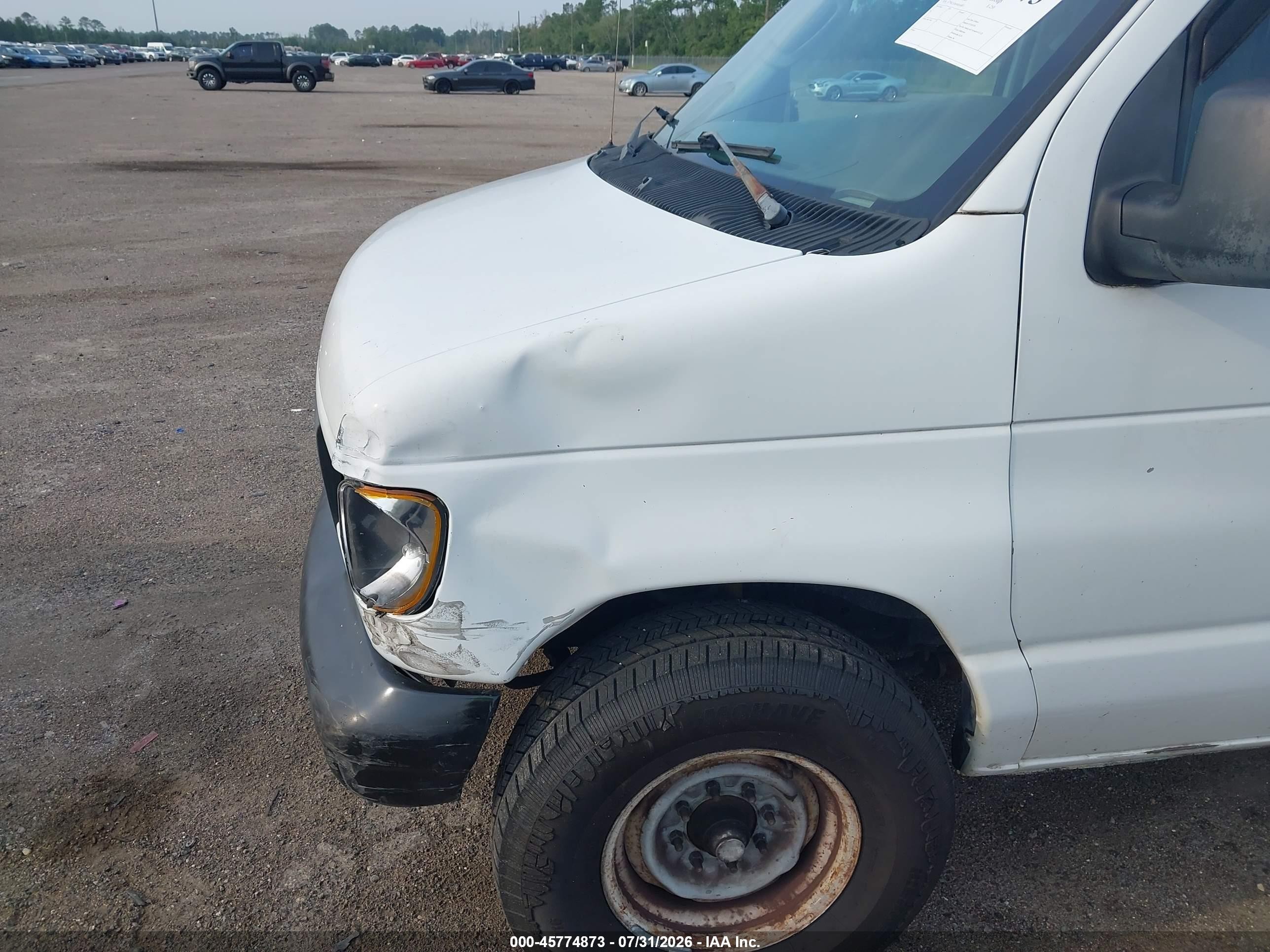 2004 Ford E-250 Commercial/recreational White vin: 1FTNE24W84HA08811