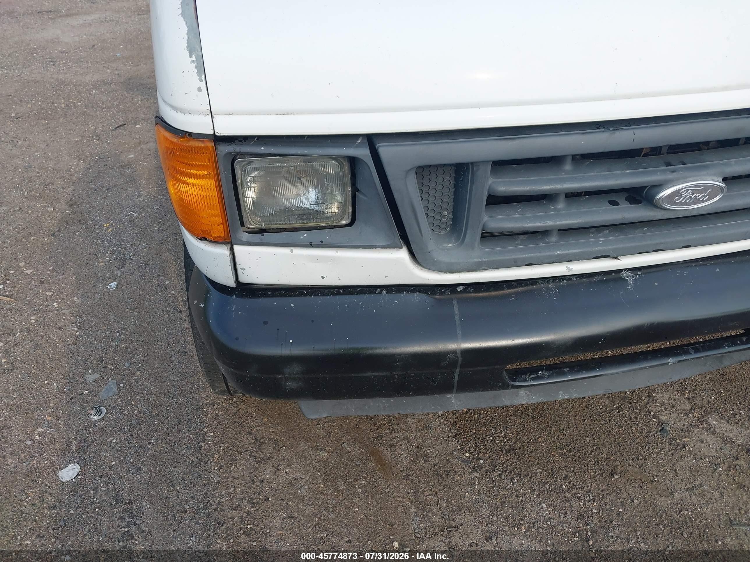 2004 Ford E-250 Commercial/recreational White vin: 1FTNE24W84HA08811