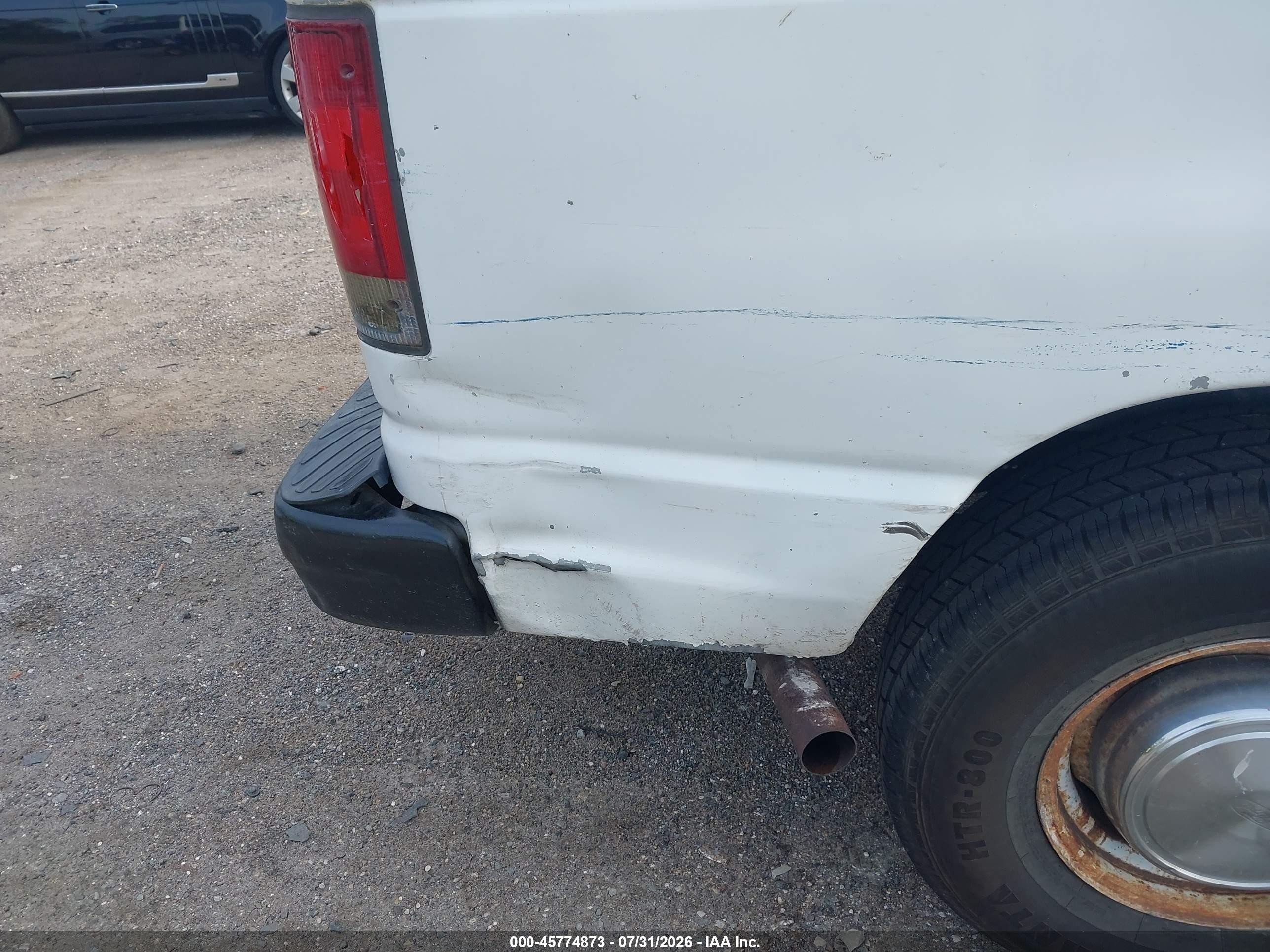 2004 Ford E-250 Commercial/recreational White vin: 1FTNE24W84HA08811