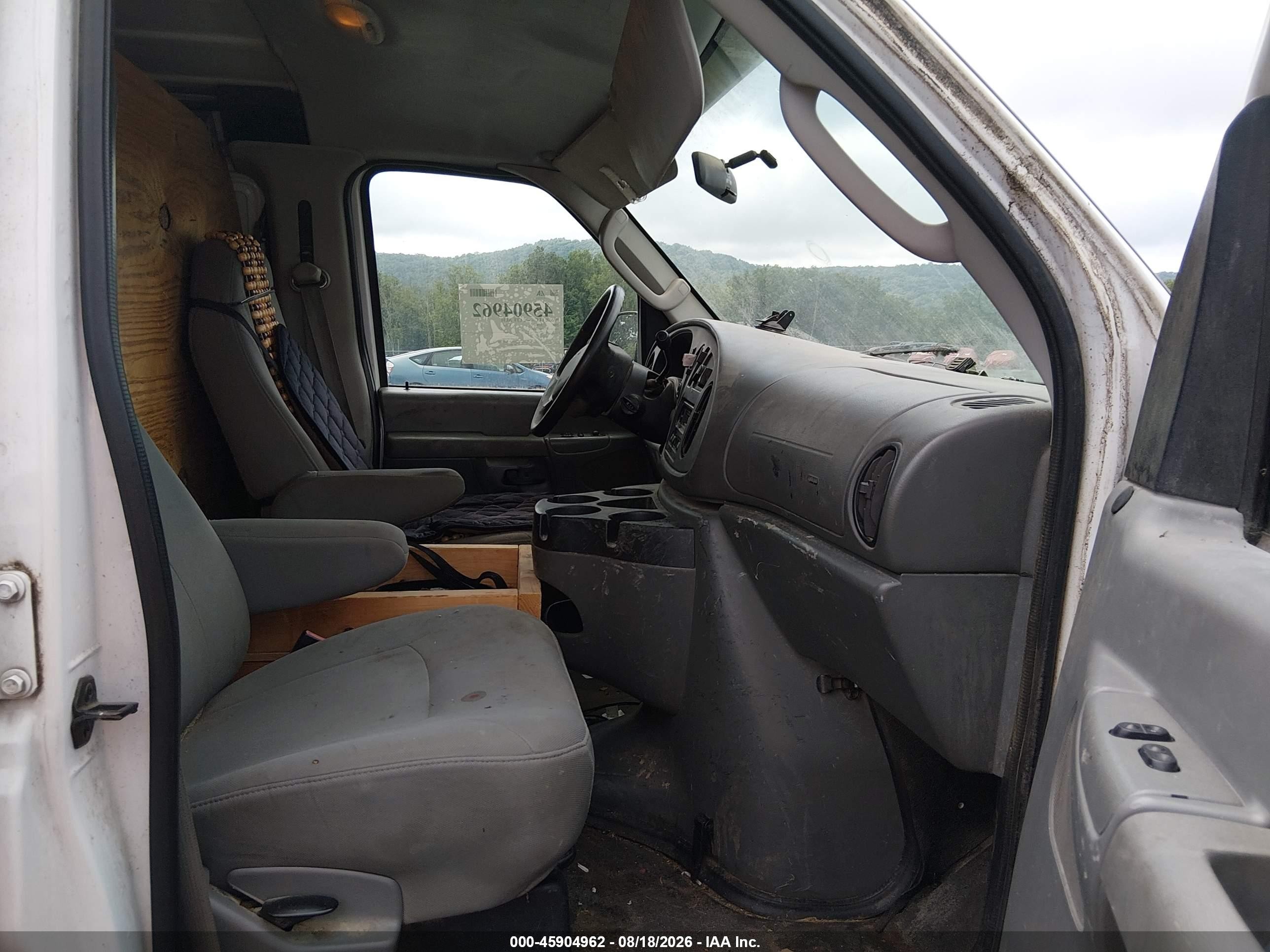 2008 Ford E-250 Commercial White vin: 1FTNE24W88DA61442