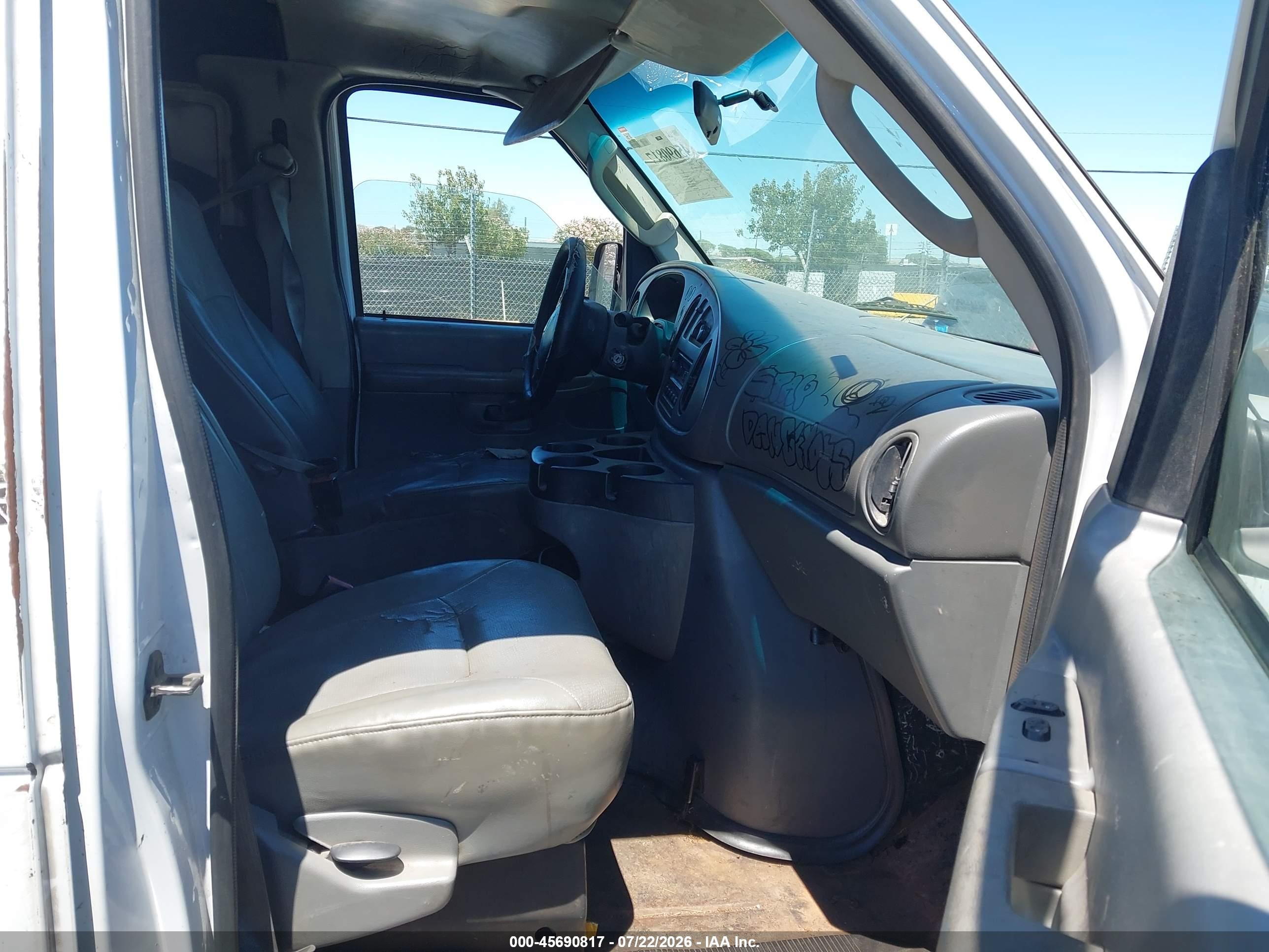 2008 Ford E-250 Commercial/recreational White vin: 1FTNE24W98DA75172