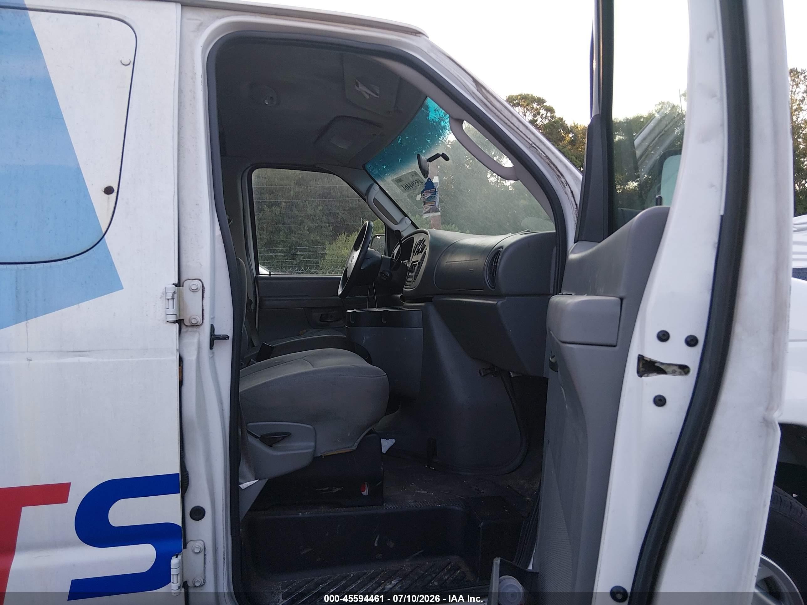 2008 Ford E-250 Commercial/recreational White vin: 1FTNE24W98DA97589