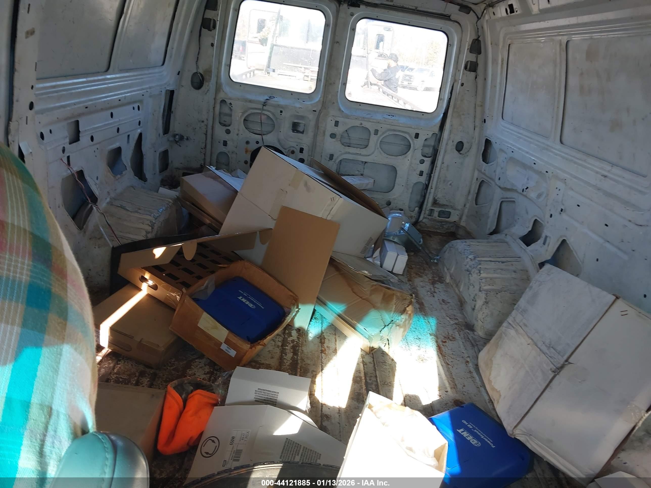 2003 Ford E-250 Commercial/recreational White vin: 1FTNE24WX3HA32302