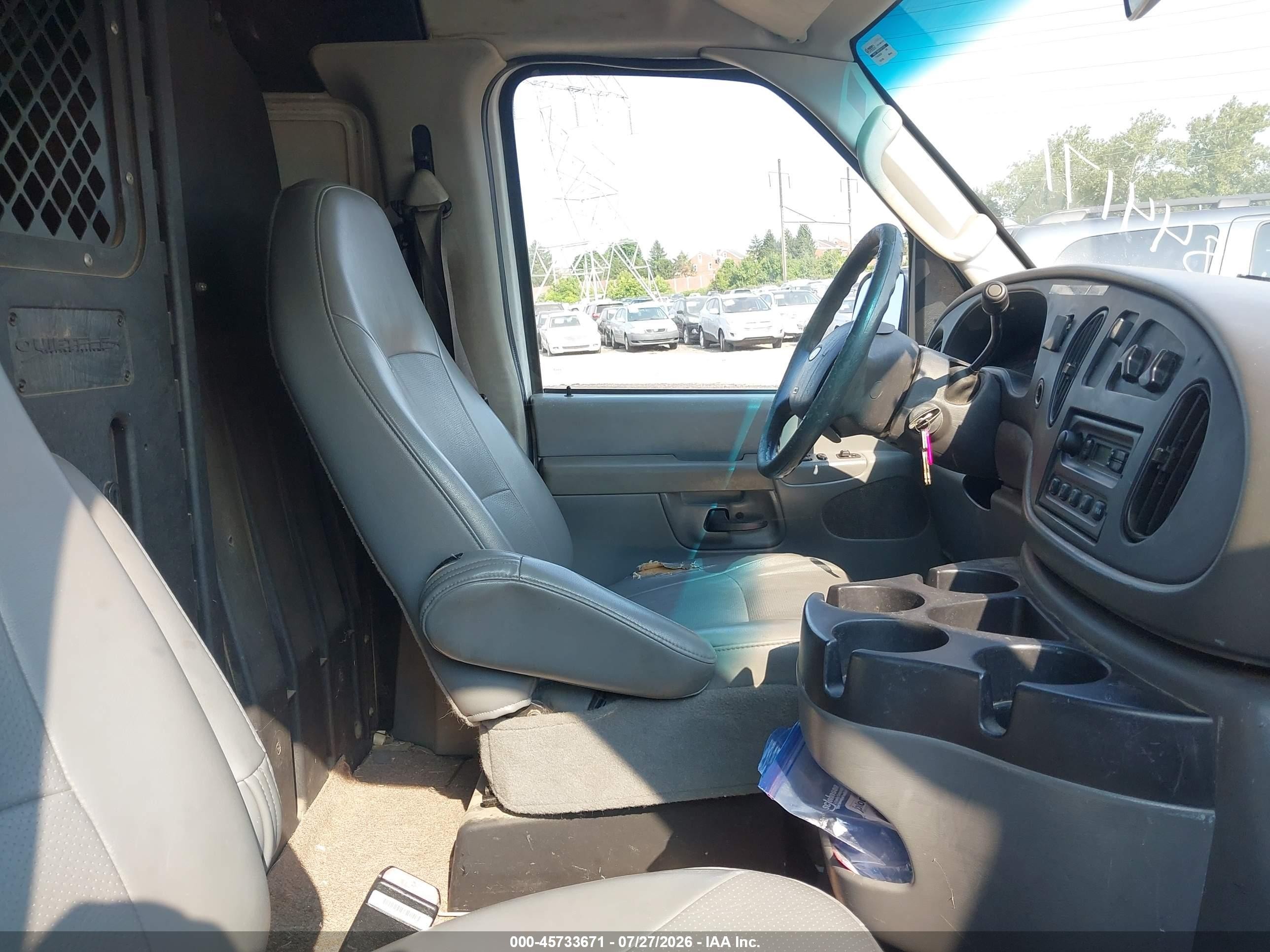 2007 Ford E-250 Commercial/recreational White vin: 1FTNE24WX7DA21670