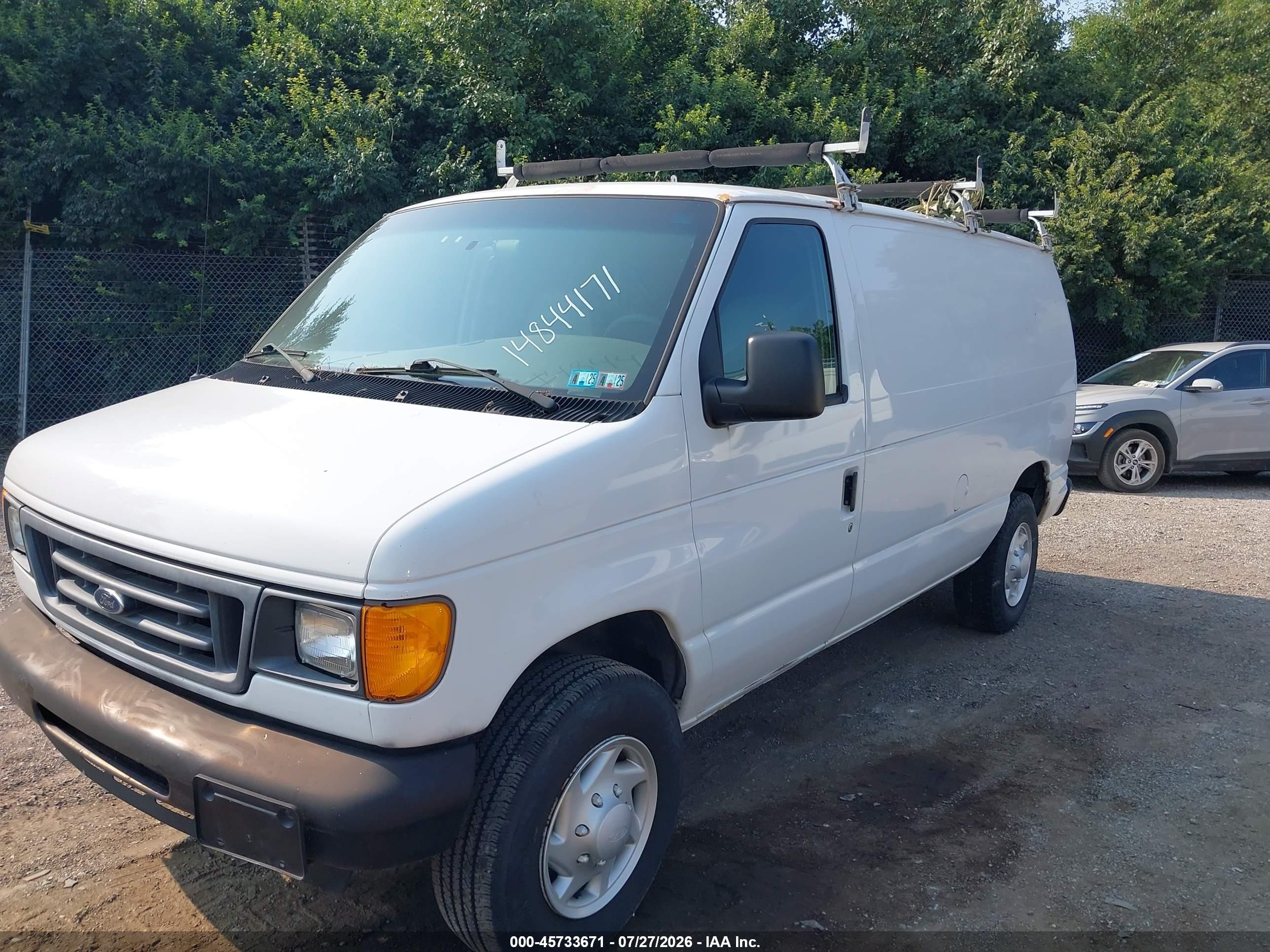2007 Ford E-250 Commercial/recreational White vin: 1FTNE24WX7DA21670