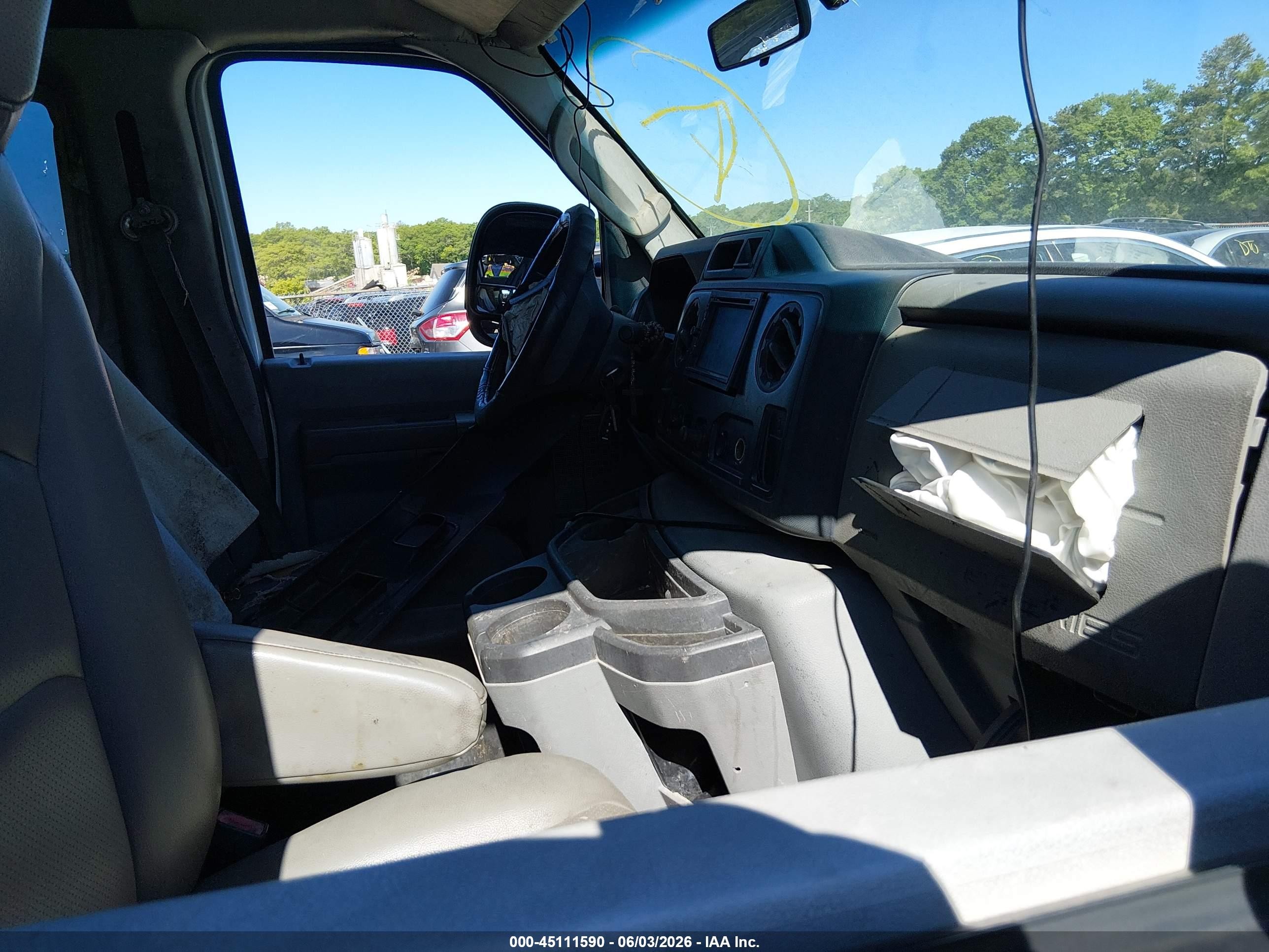 2009 Ford E-250 Commercial/recreational White vin: 1FTNE24WX9DA03740