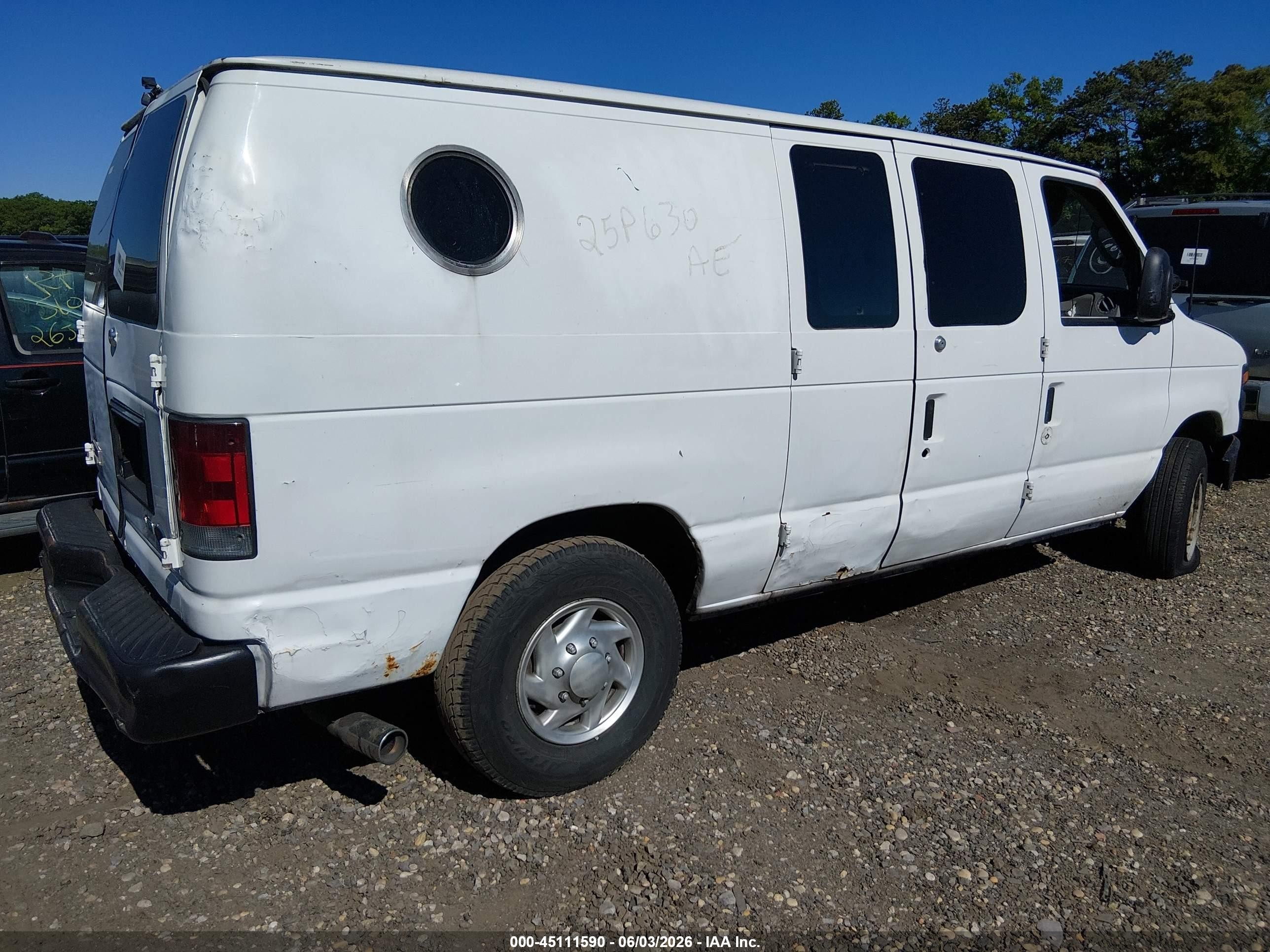 2009 Ford E-250 Commercial/recreational White vin: 1FTNE24WX9DA03740