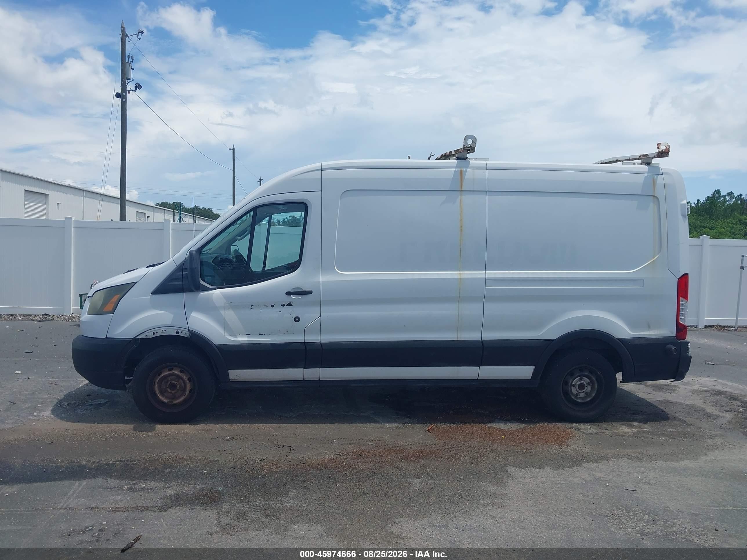 2015 Ford Transit-150   White vin: 1FTNE2CM1FKA90323