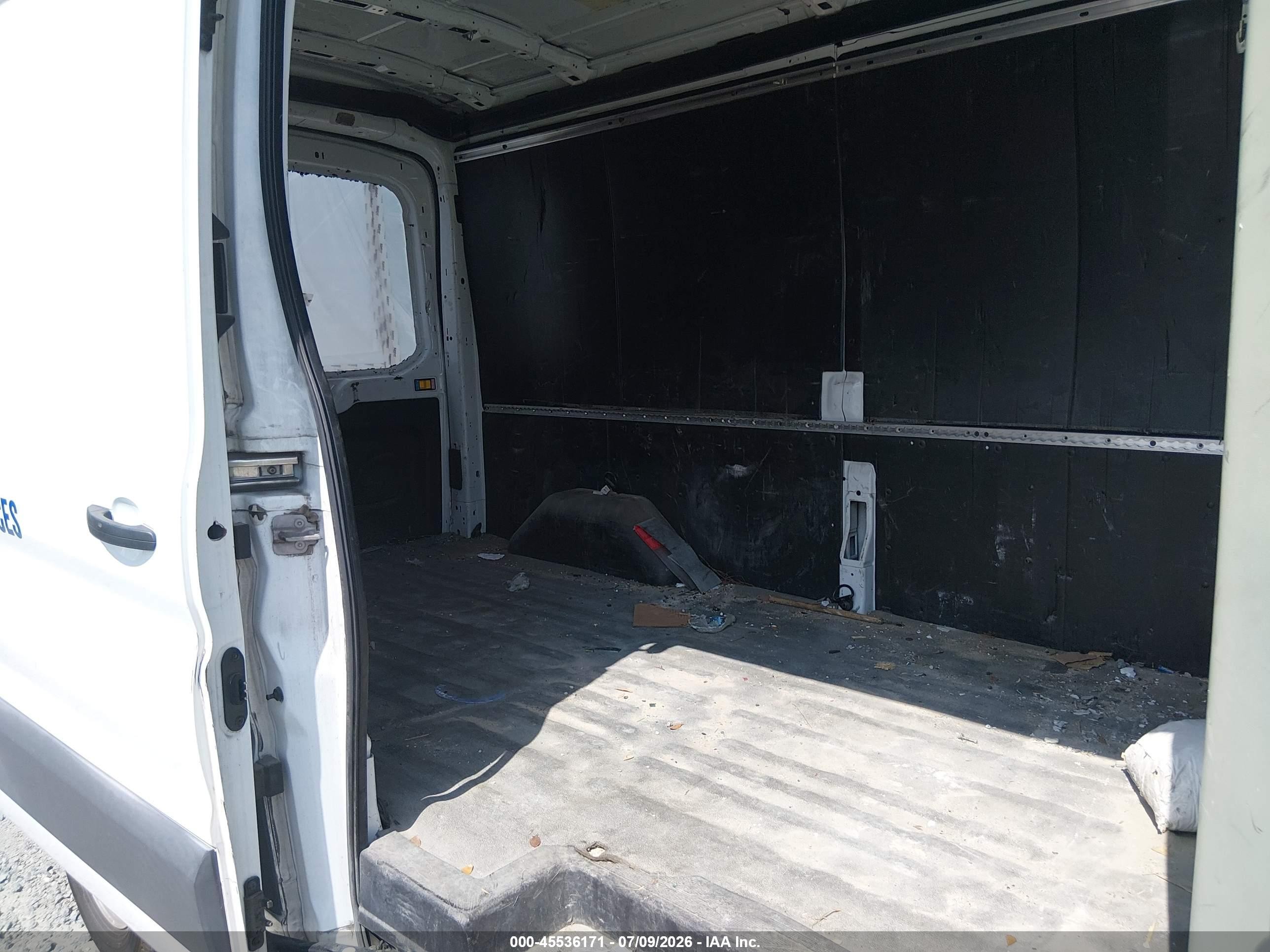 2015 Ford Transit-150 White vin: 1FTNE2CM2FKA22385