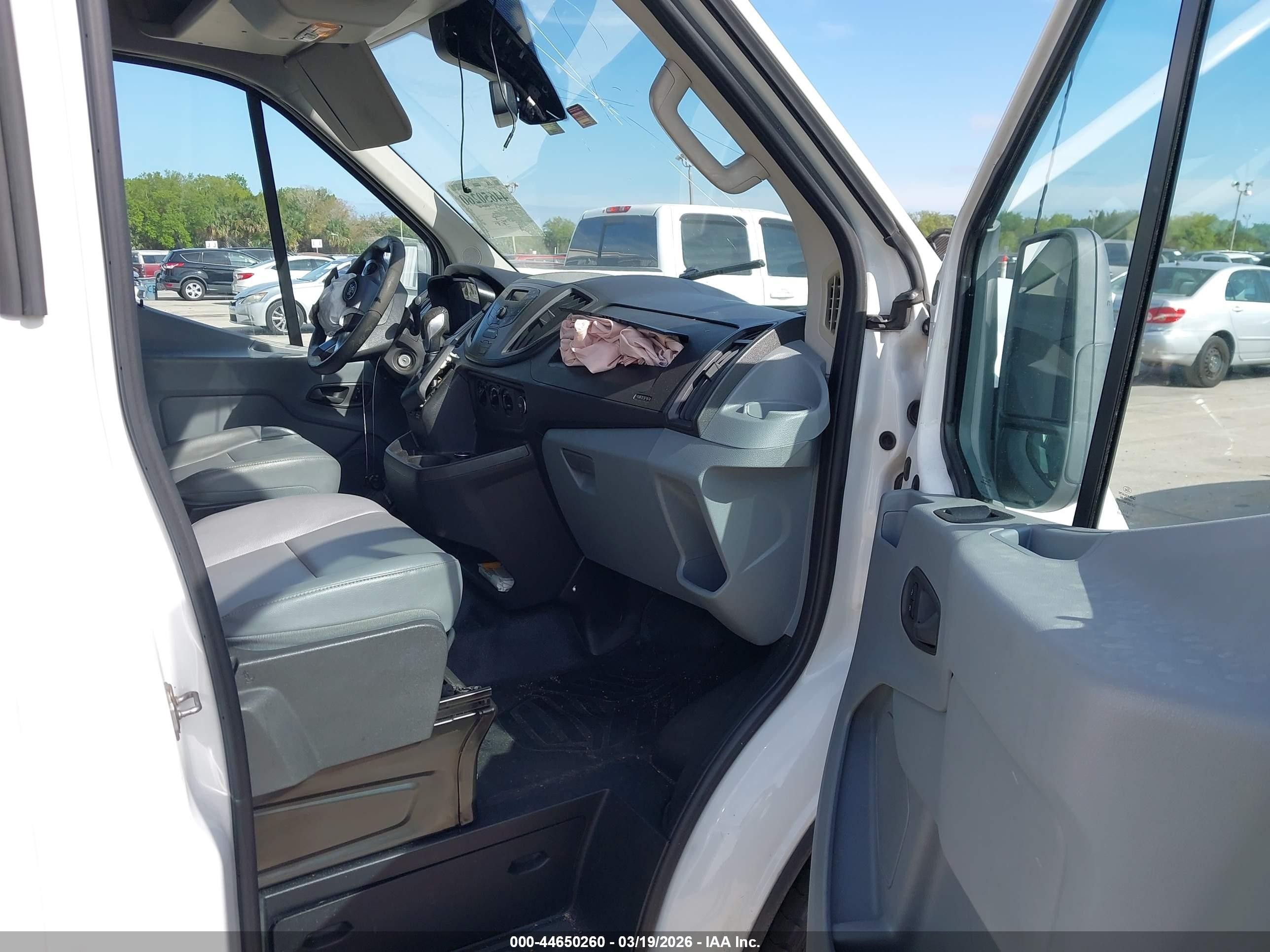 2015 Ford Transit-150   White vin: 1FTNE2CM6FKB11070
