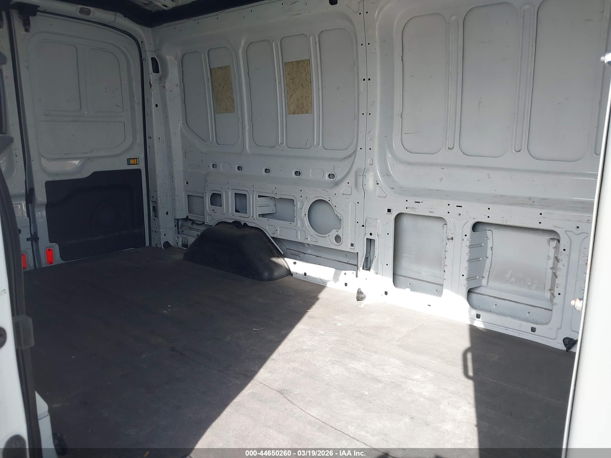 2015 Ford Transit-150   White vin: 1FTNE2CM6FKB11070