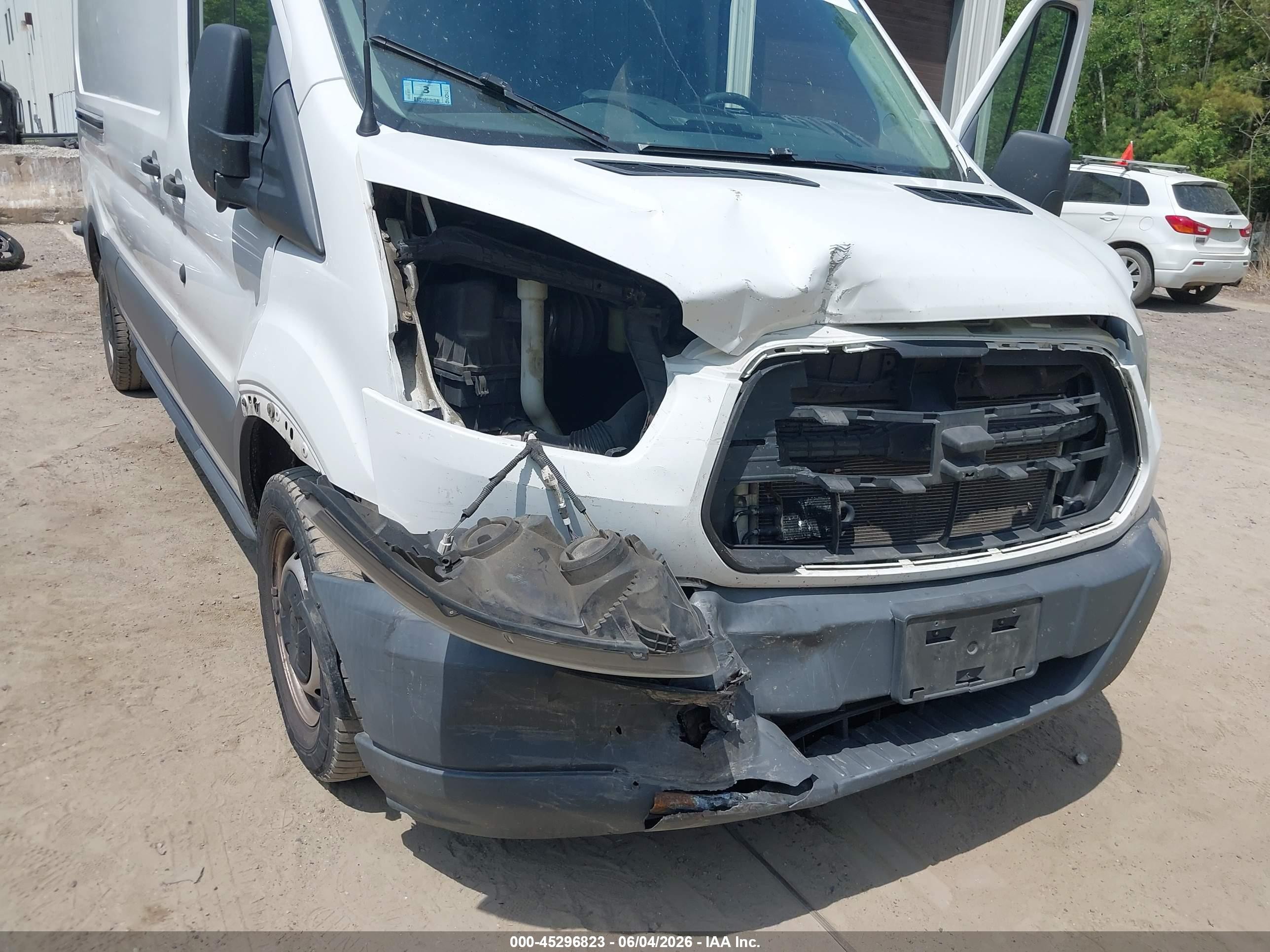 2015 Ford Transit-150   White vin: 1FTNE2CM7FKA07624