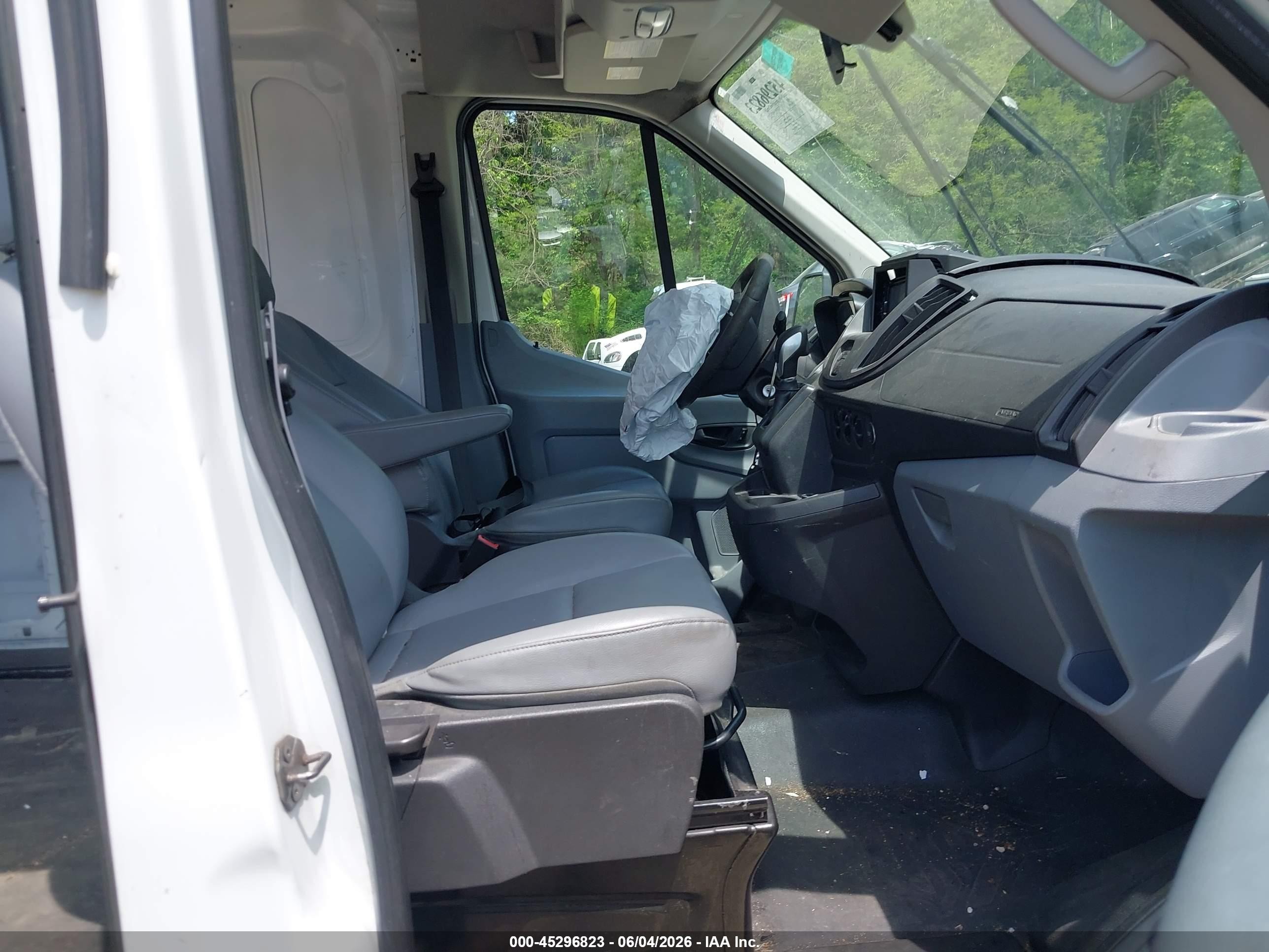 2015 Ford Transit-150   White vin: 1FTNE2CM7FKA07624